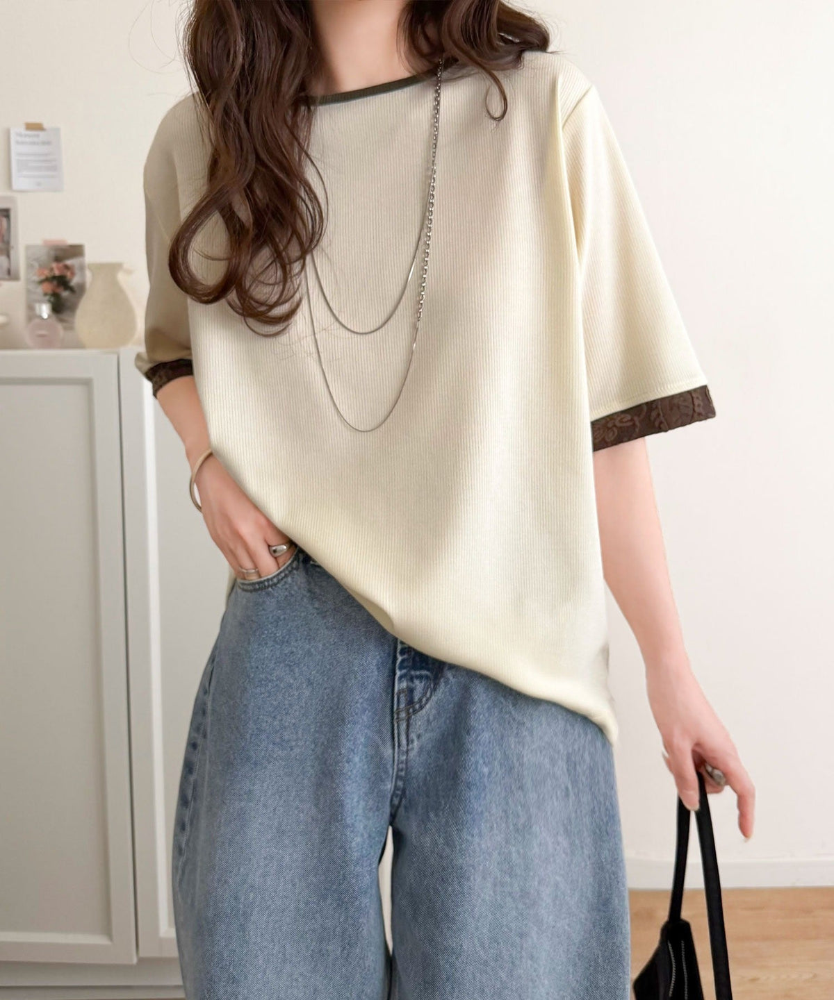 異素材と配色で上品に華やぐ。ふくれジャガード×リブの大人可愛いハーフスリーブトップス（半袖） ce1330109