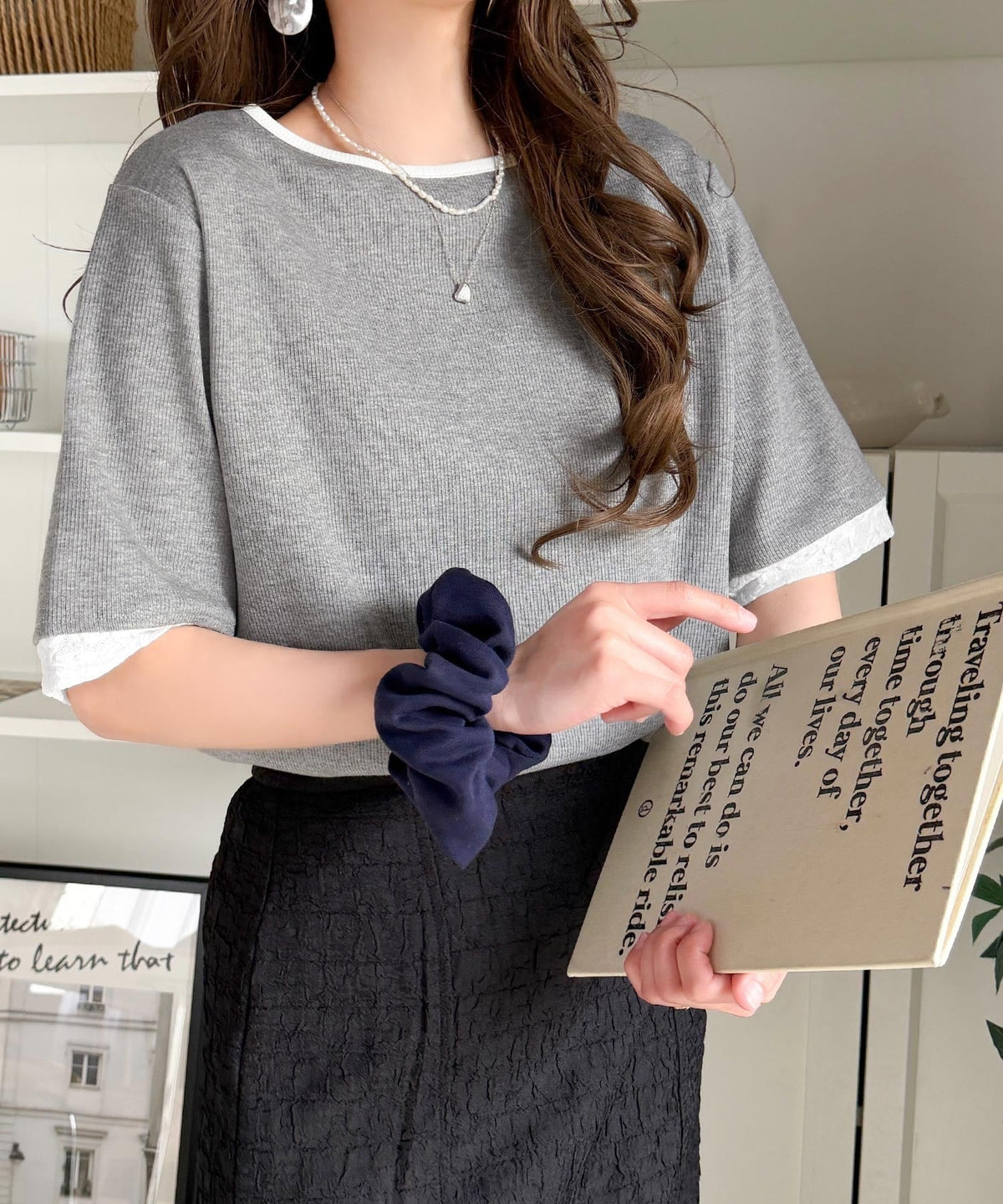 異素材と配色で上品に華やぐ。ふくれジャガード×リブの大人可愛いハーフスリーブトップス（半袖） ce1330109