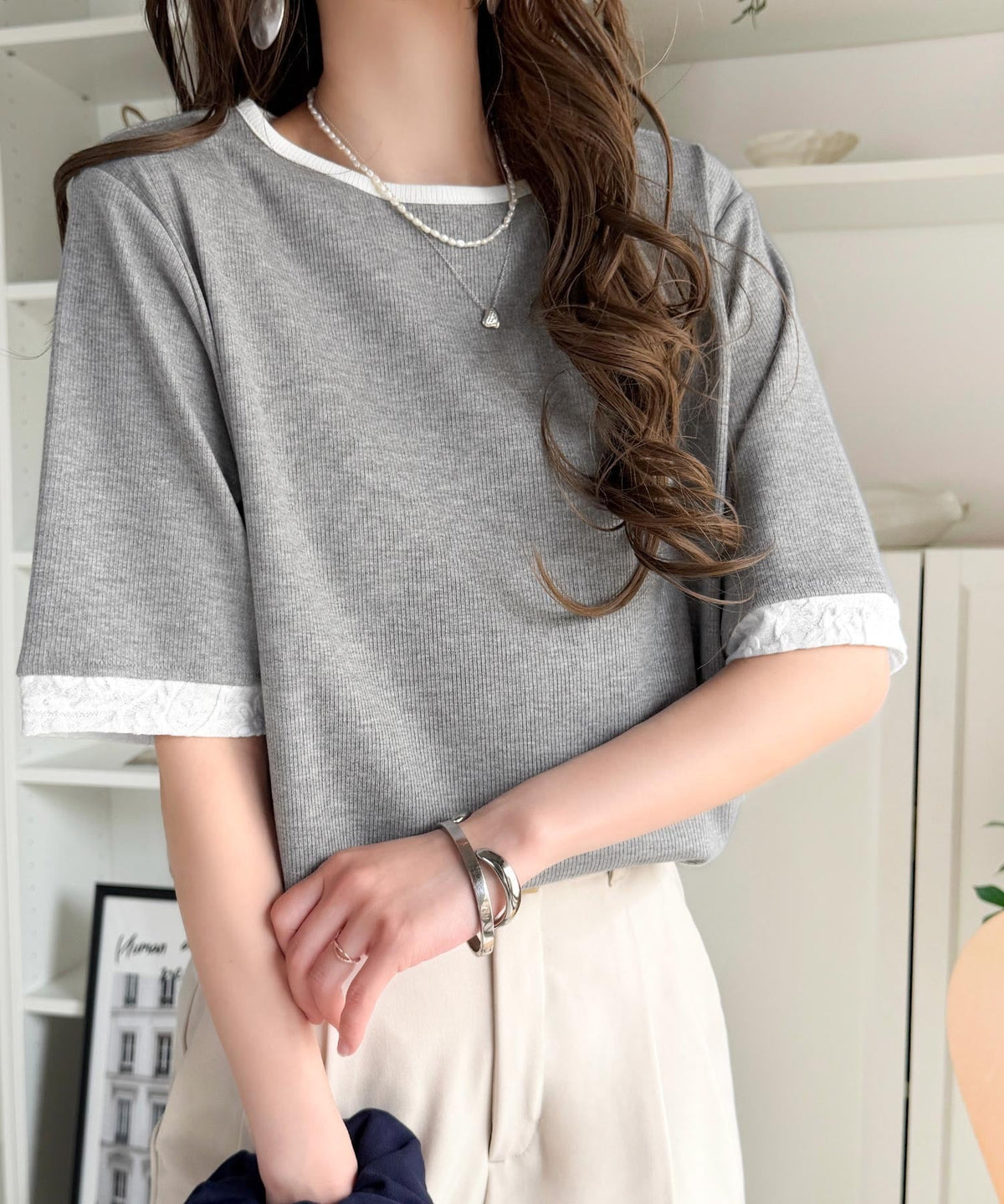 異素材と配色で上品に華やぐ。ふくれジャガード×リブの大人可愛いハーフスリーブトップス（半袖） ce1330109