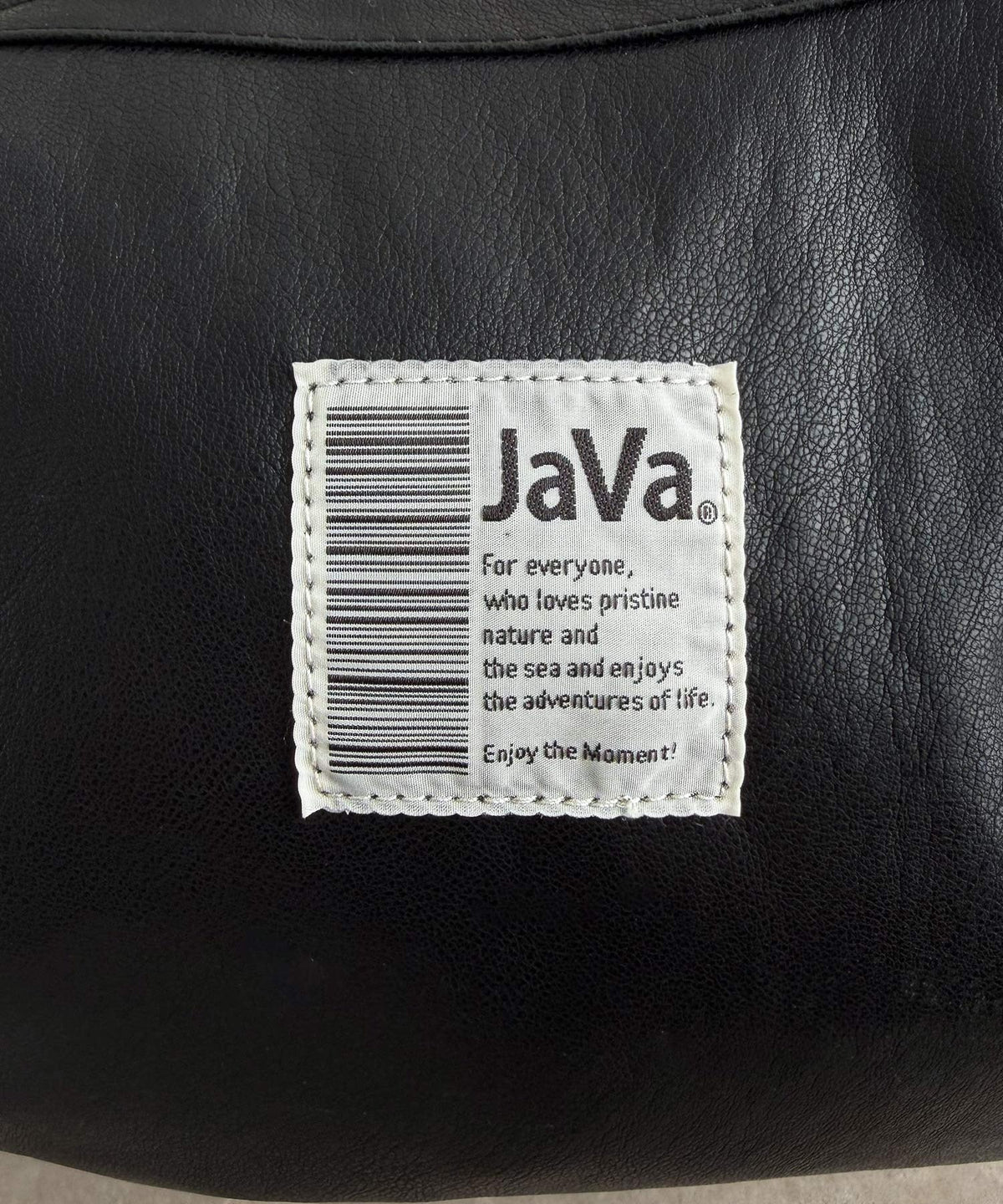 《JaVa ジャバコラボ》見た目以上の大容量！毎日持ち歩きたい。フェイクレザーハーフムーンワンショルダーバッグ jv1070239