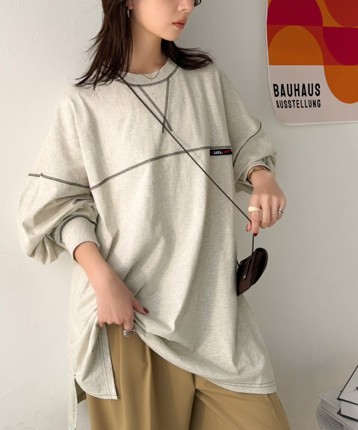 《Javaジャバコラボ》大胆なルーズ感が目を惹く。綿100％配色ステッチスーパービックフットボールロンT（長袖） jv1050394