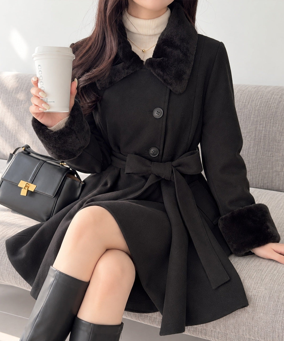 【mily bilet】可愛いも、スタイルアップも欲張る一着。ファー使いAラインミドル丈コート mi1019149