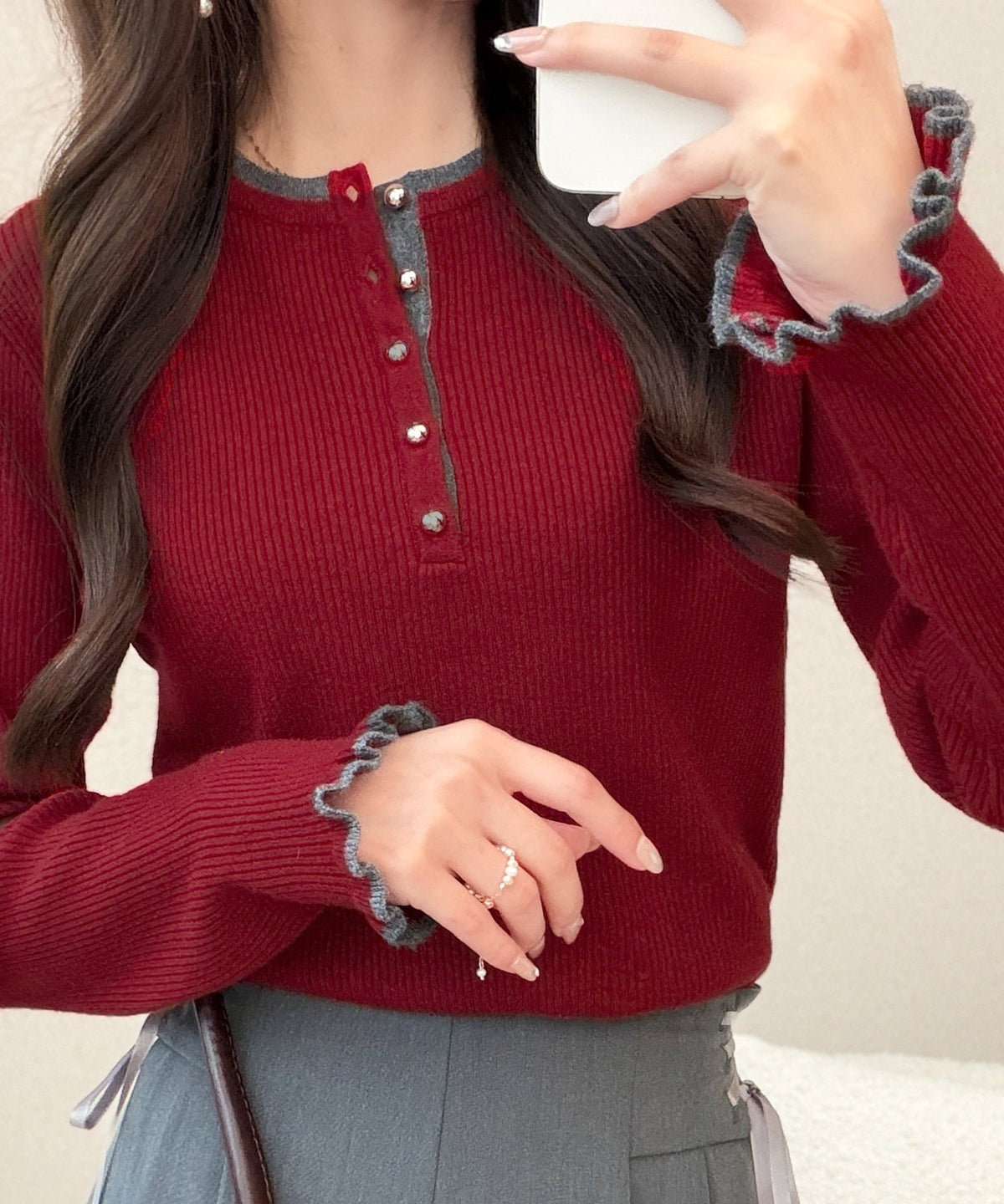 【mily bilet】大人可愛いディテールをぎゅっと。ゴールドボタン ヘンリーネック配色リブニット (長袖) mi1359063