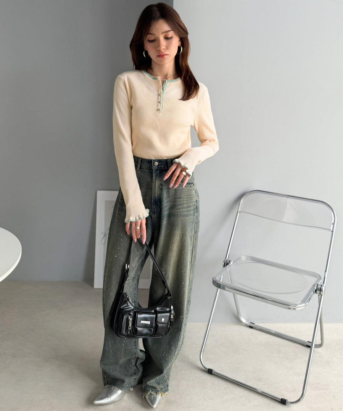 【mily bilet】大人可愛いディテールをぎゅっと。ゴールドボタン ヘンリーネック配色リブニット (長袖) mi1359063