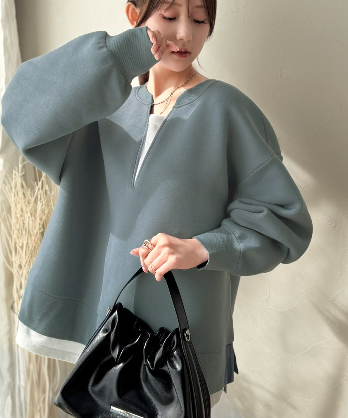 《Maiko Amemori×クラシカルエルフコラボ》重ね着しているような、こなれ感を一枚で♪ ダンボールニット×Tシャツドッキングトップス ce1010656