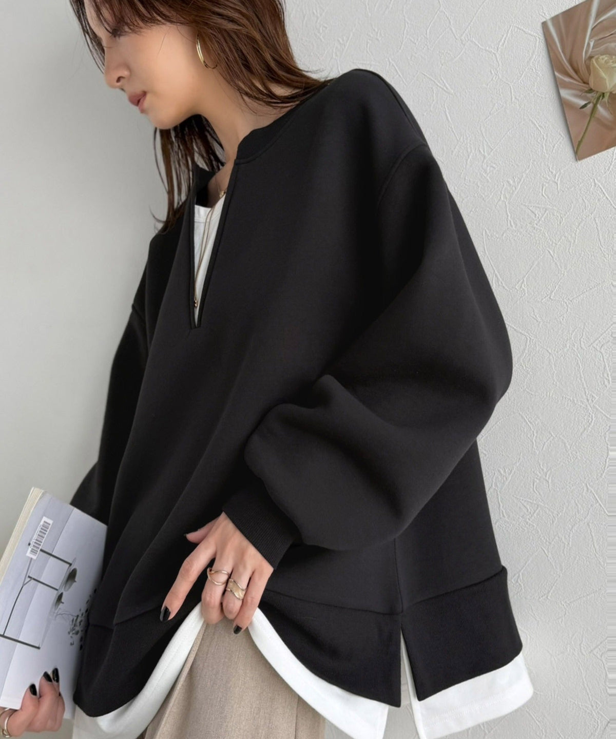 《Maiko Amemori×クラシカルエルフコラボ》重ね着しているような、こなれ感を一枚で♪ ダンボールニット×Tシャツドッキングトップス ce1010656