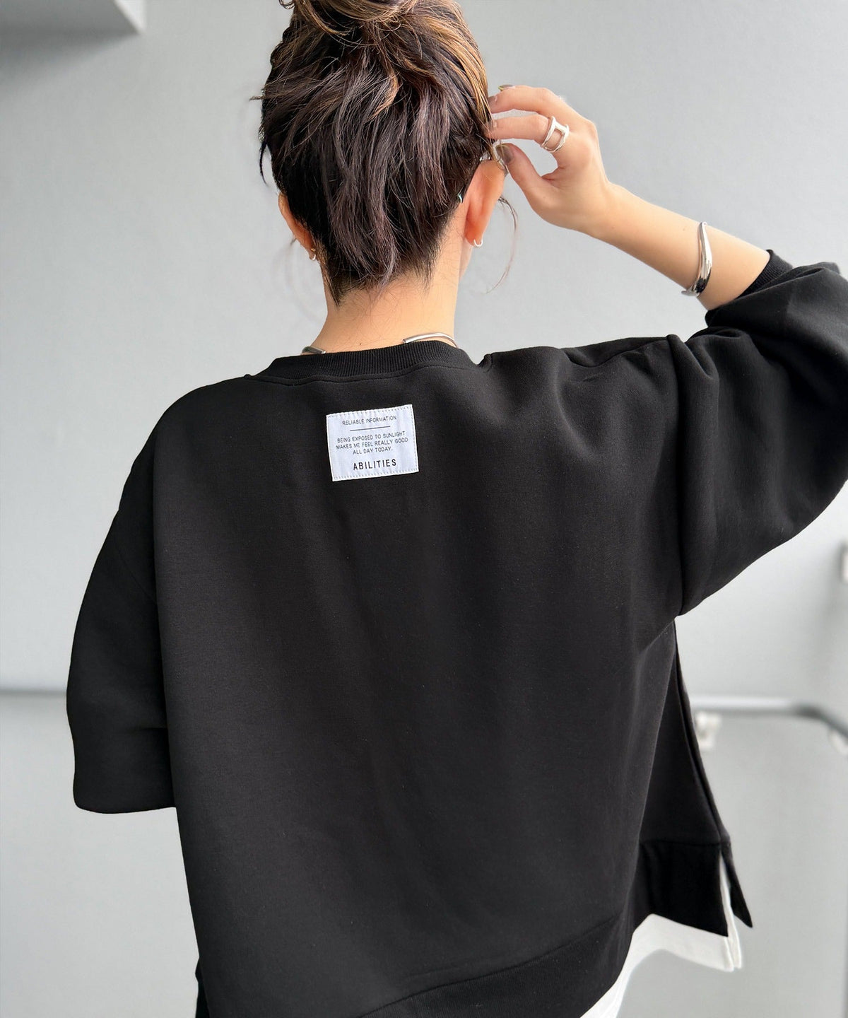 《Maiko Amemori×クラシカルエルフコラボ》重ね着しているような、こなれ感を一枚で♪ ダンボールニット×Tシャツドッキングトップス ce1010656