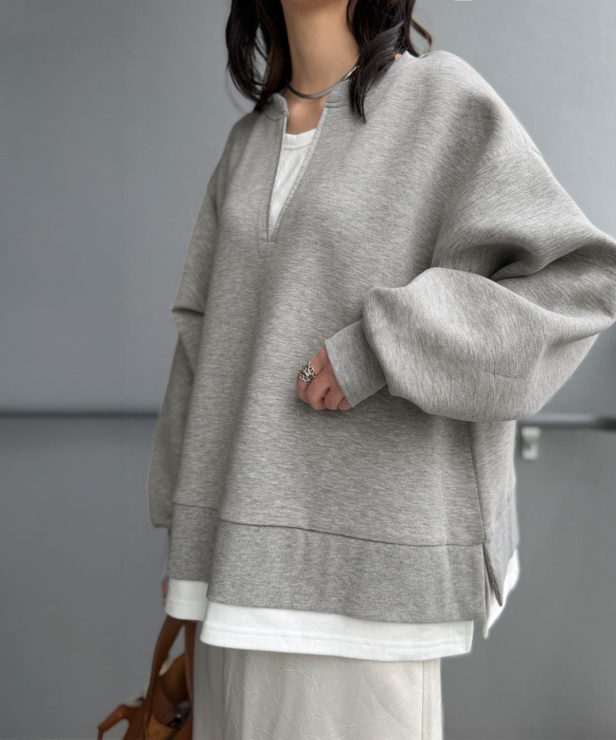 《Maiko Amemori×クラシカルエルフコラボ》重ね着しているような、こなれ感を一枚で♪ ダンボールニット×Tシャツドッキングトップス ce1010656