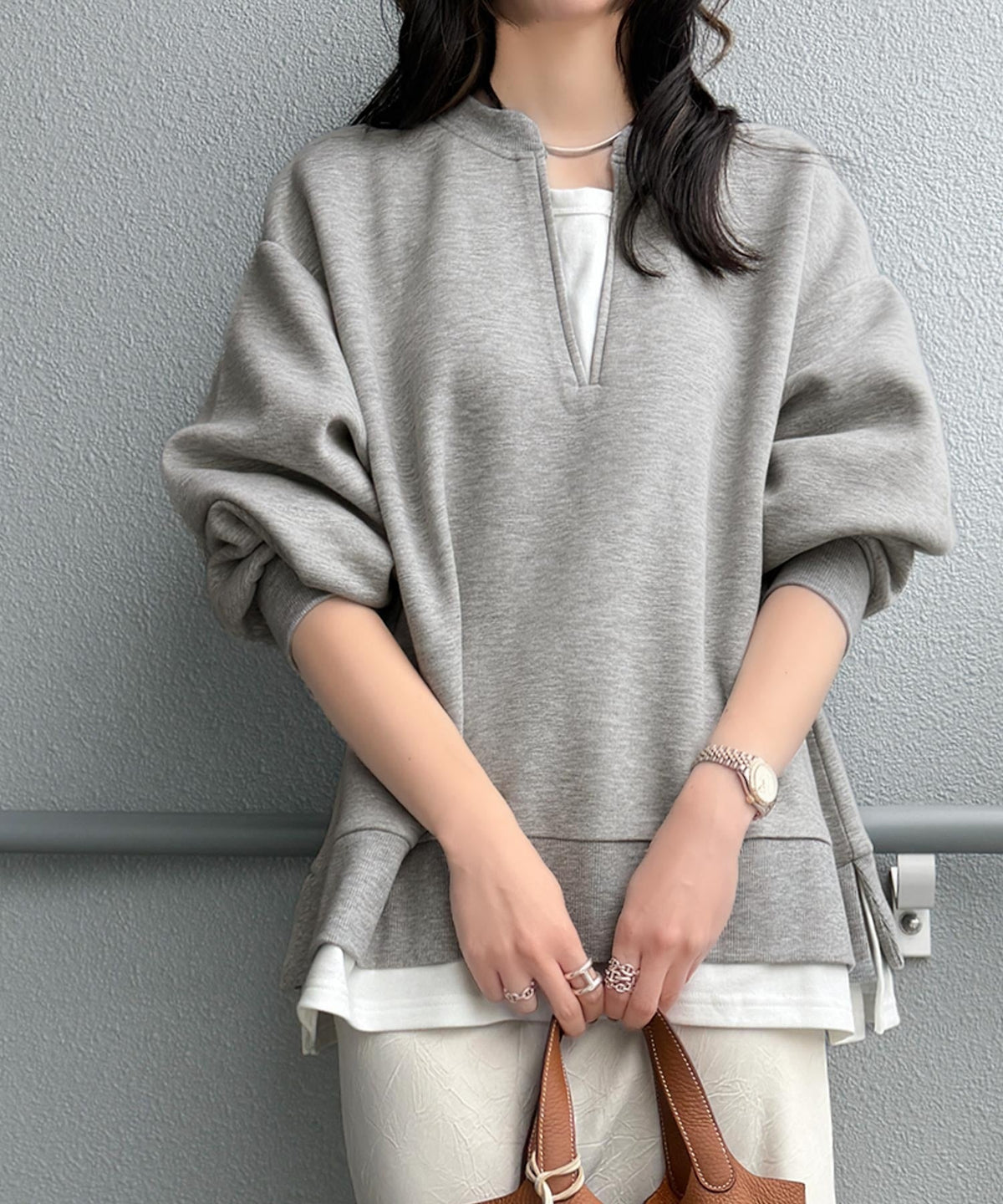 《Maiko Amemori×クラシカルエルフコラボ》重ね着しているような、こなれ感を一枚で♪ ダンボールニット×Tシャツドッキングトップス ce1010656