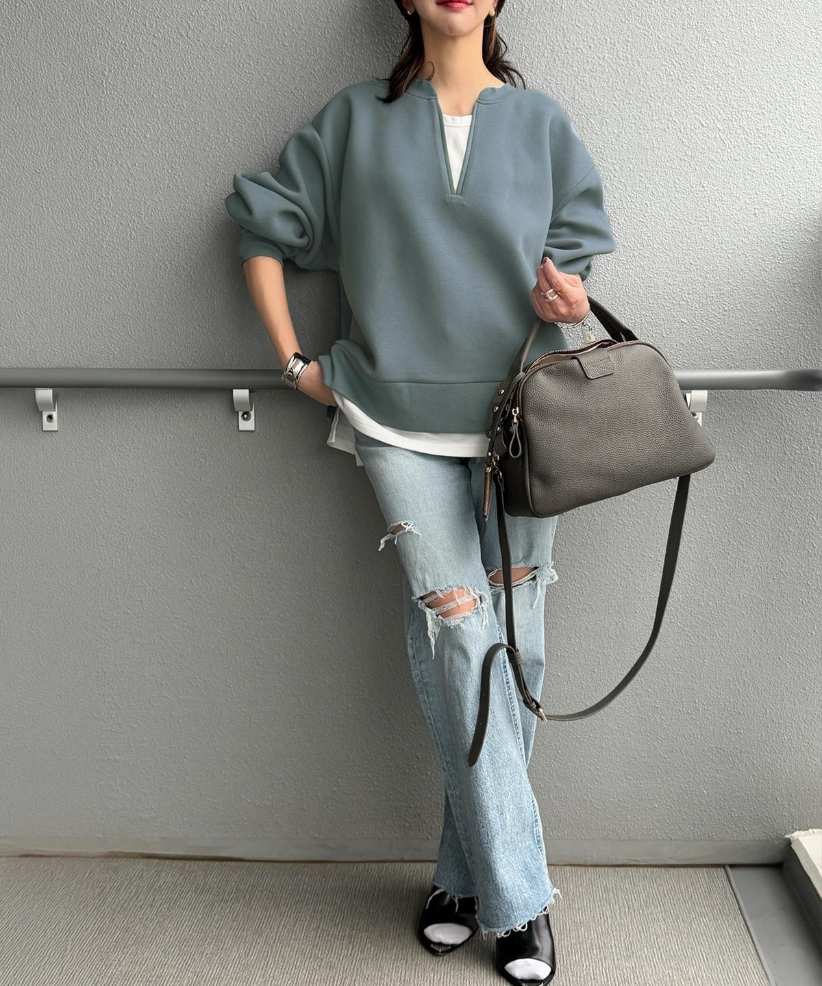 《Maiko Amemori×クラシカルエルフコラボ》重ね着しているような、こなれ感を一枚で♪ ダンボールニット×Tシャツドッキングトップス ce1010656