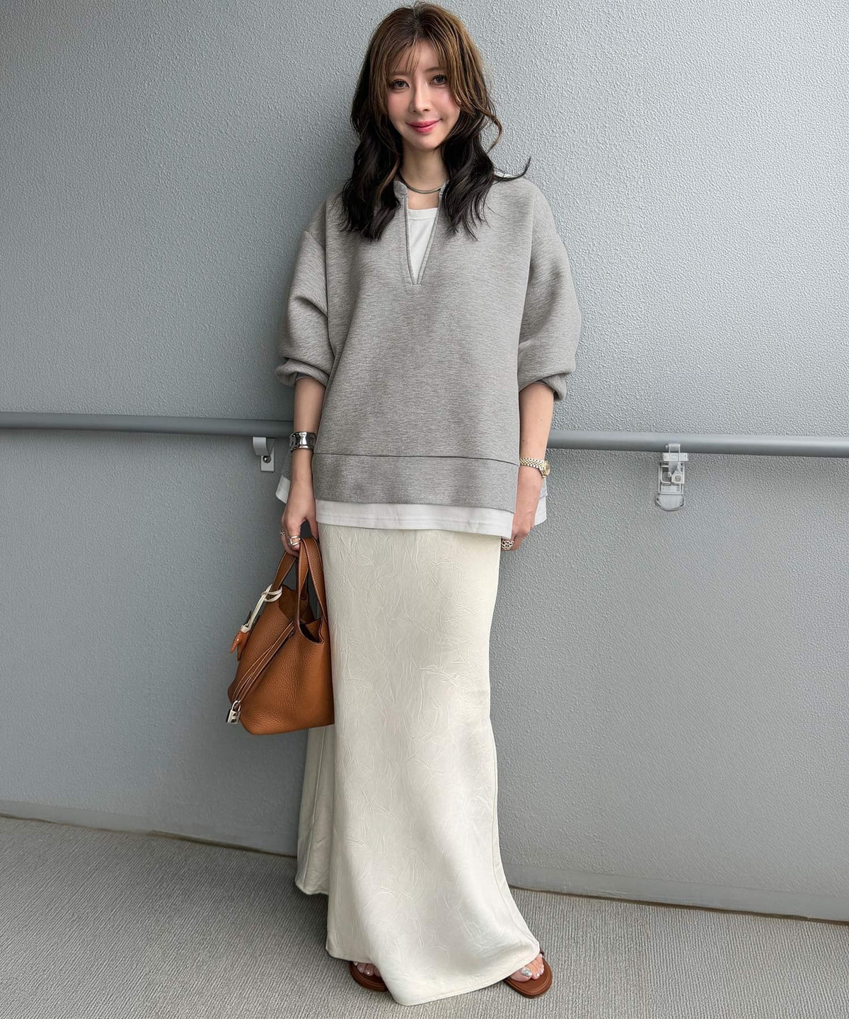 《Maiko Amemori×クラシカルエルフコラボ》重ね着しているような、こなれ感を一枚で♪ ダンボールニット×Tシャツドッキングトップス ce1010656