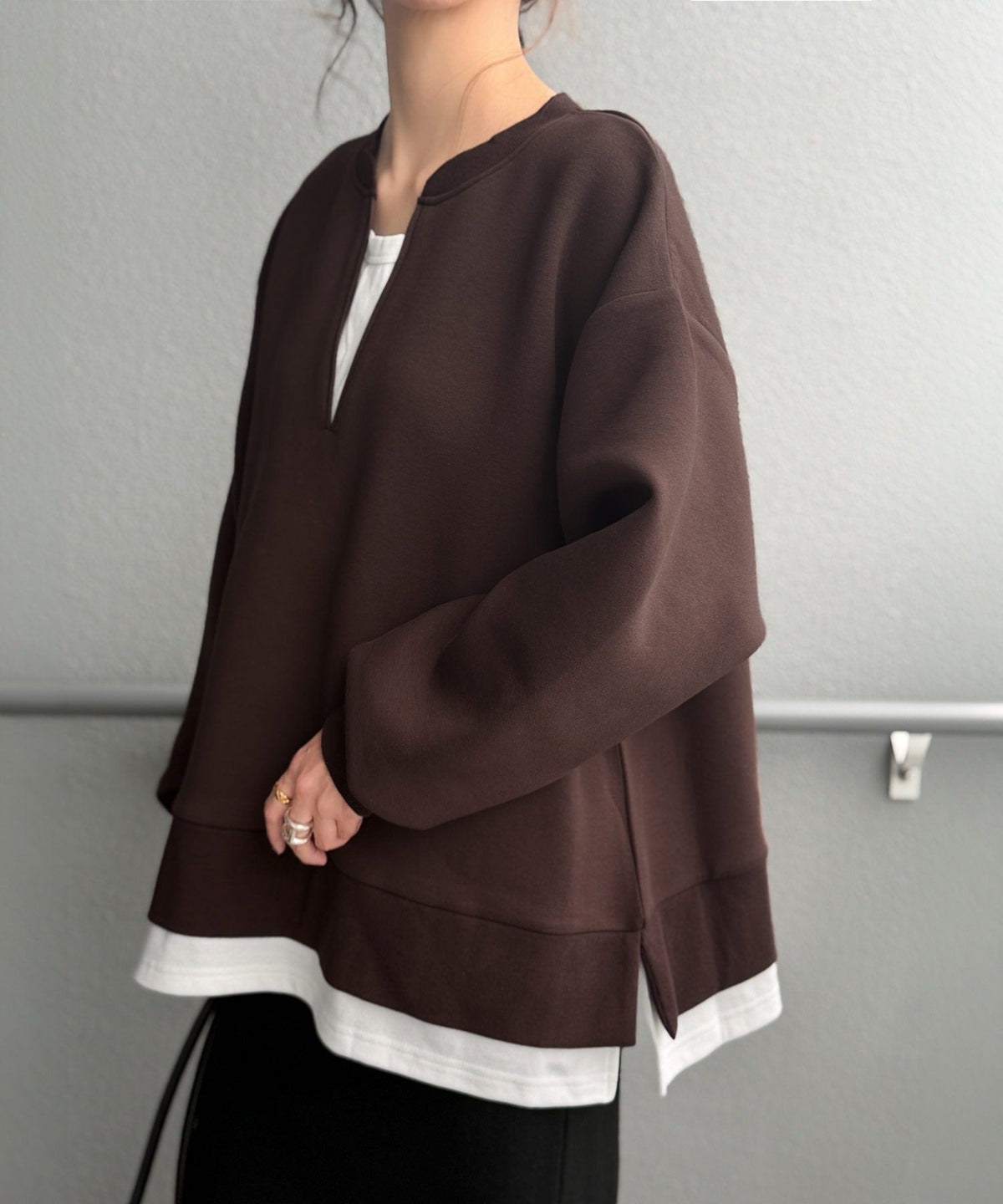 《Maiko Amemori×クラシカルエルフコラボ》重ね着しているような、こなれ感を一枚で♪ ダンボールニット×Tシャツドッキングトップス ce1010656