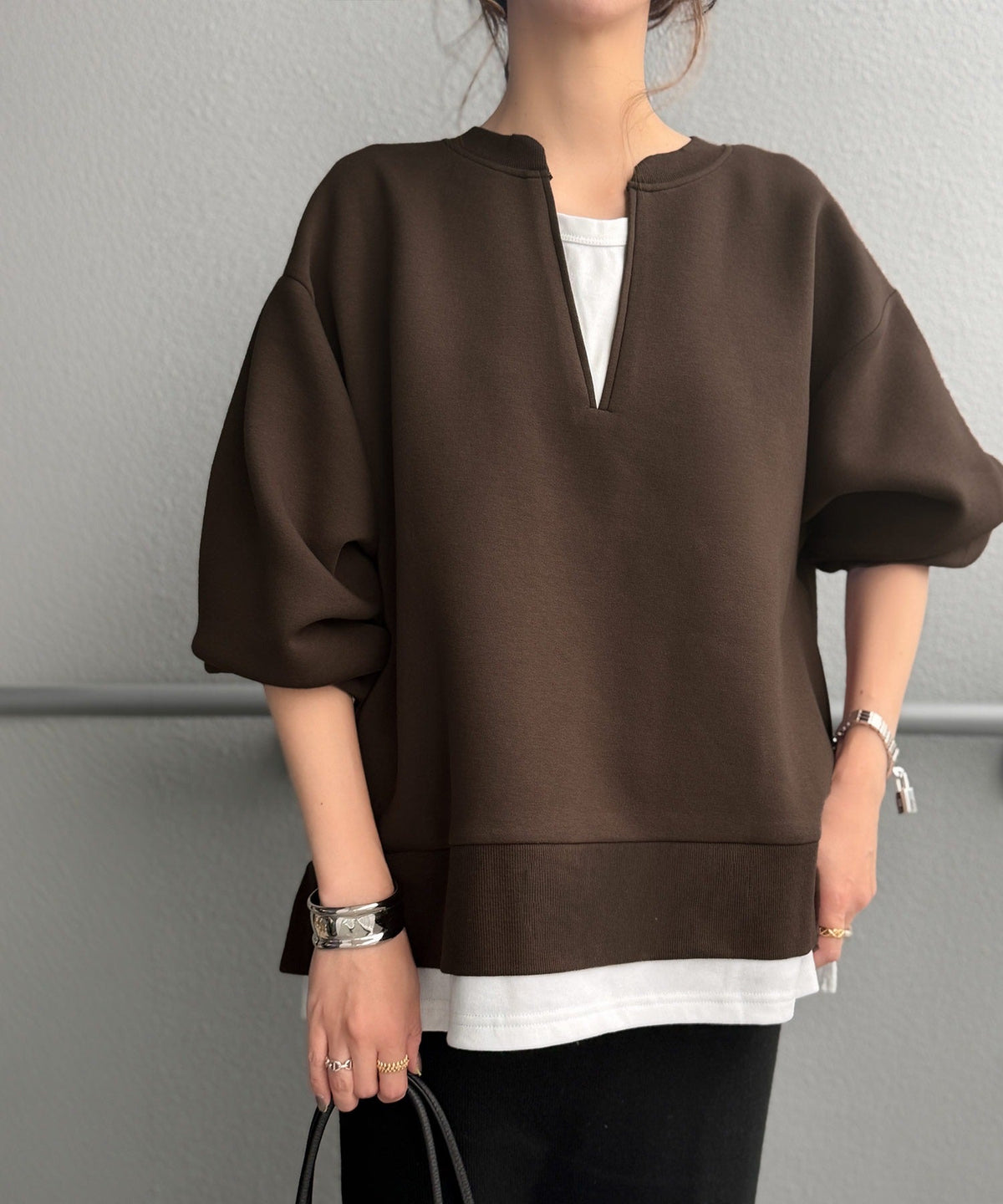 《Maiko Amemori×クラシカルエルフコラボ》重ね着しているような、こなれ感を一枚で♪ ダンボールニット×Tシャツドッキングトップス ce1010656