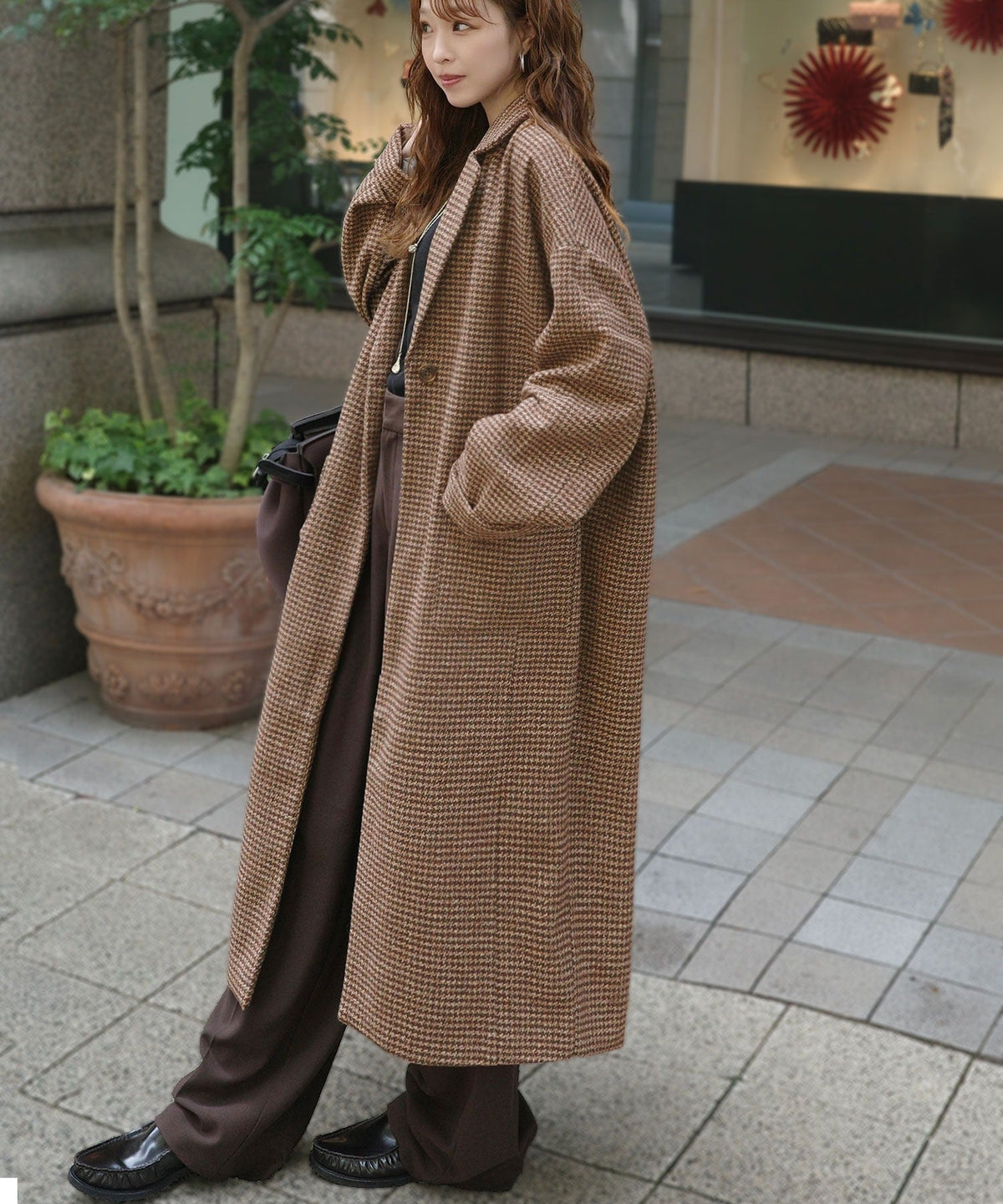 《marina×クラシカルエルフコラボ》羽織るだけで、いつものコーデが見違える。千鳥柄オーバーサイズロングコート ce1010643