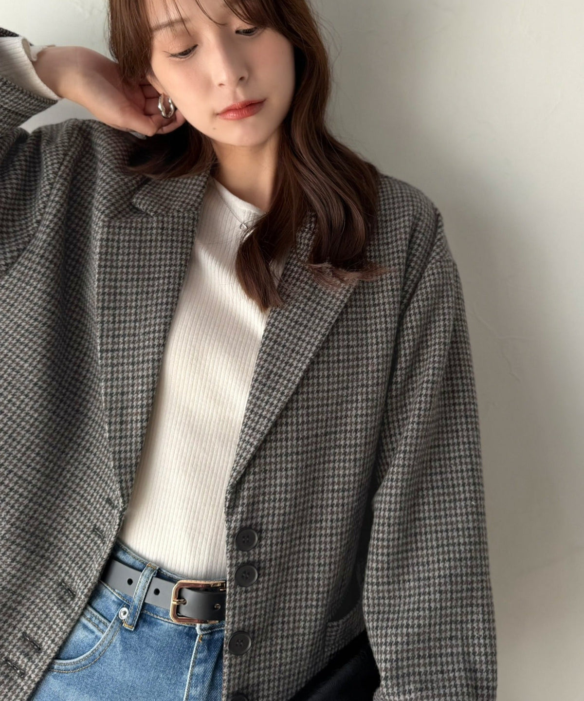 《daaco×クラシカルエルフコラボ》羽織るだけで、品よく見違える。多ボタン千鳥柄テーラードジャケット（ミドル丈） ce1010648