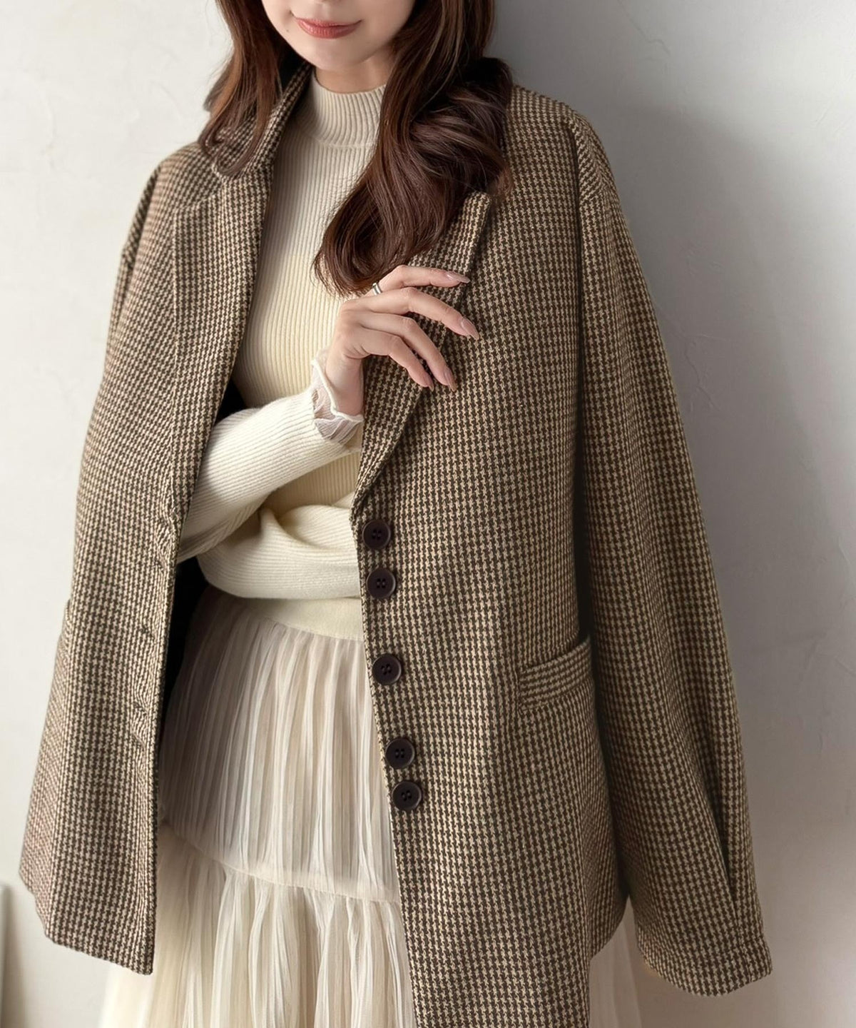 《daaco×クラシカルエルフコラボ》羽織るだけで、品よく見違える。多ボタン千鳥柄テーラードジャケット（ミドル丈） ce1010648