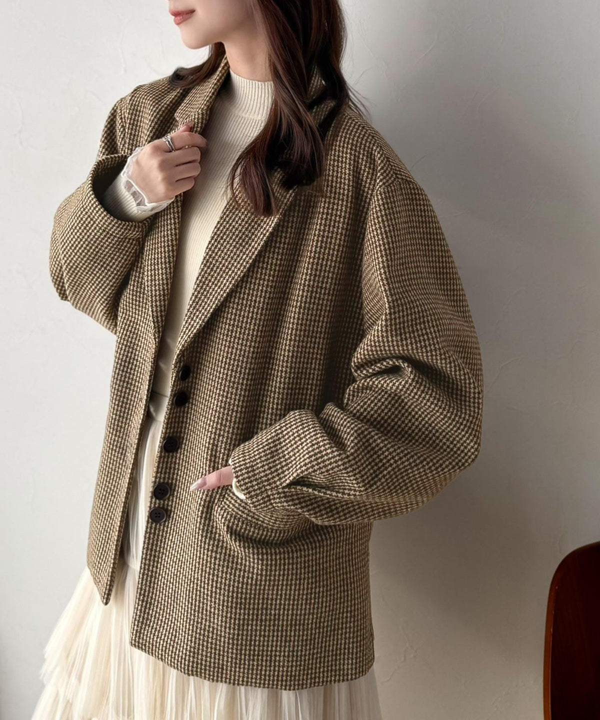 《daaco×クラシカルエルフコラボ》羽織るだけで、品よく見違える。多ボタン千鳥柄テーラードジャケット（ミドル丈） ce1010648