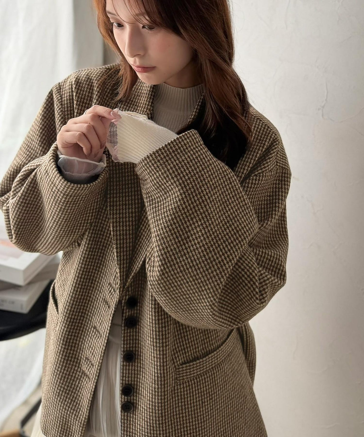 《daaco×クラシカルエルフコラボ》羽織るだけで、品よく見違える。多ボタン千鳥柄テーラードジャケット（ミドル丈） ce1010648