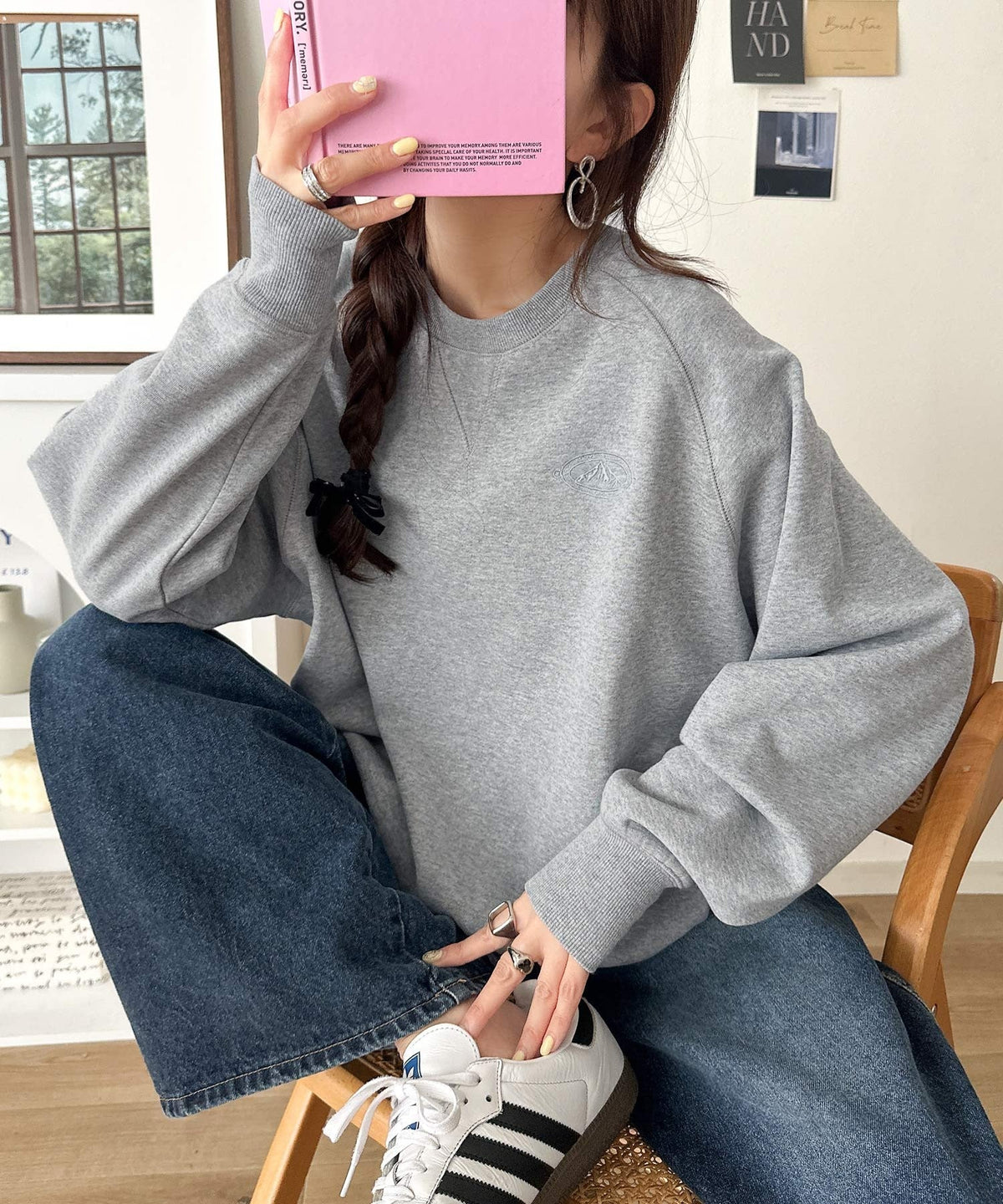 《JaVaジャバコラボ》二人で着れば、もっと映える。シミラールックにも◎背中で魅せる存在感。裏起毛 バックプリント&ぷっくり厚盛刺繍スウェット(オーバーサイズ) jv1050404