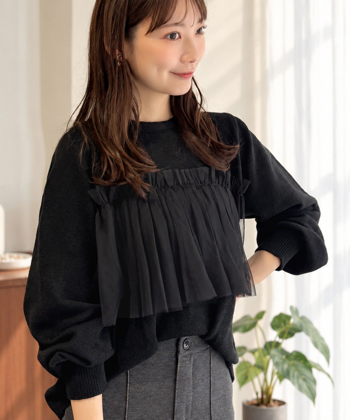 《ERIKOさん×クラシカルエルフコラボ》繊細チュールで魅せる。袖ぽわんペプラムニットトップス ce1015118