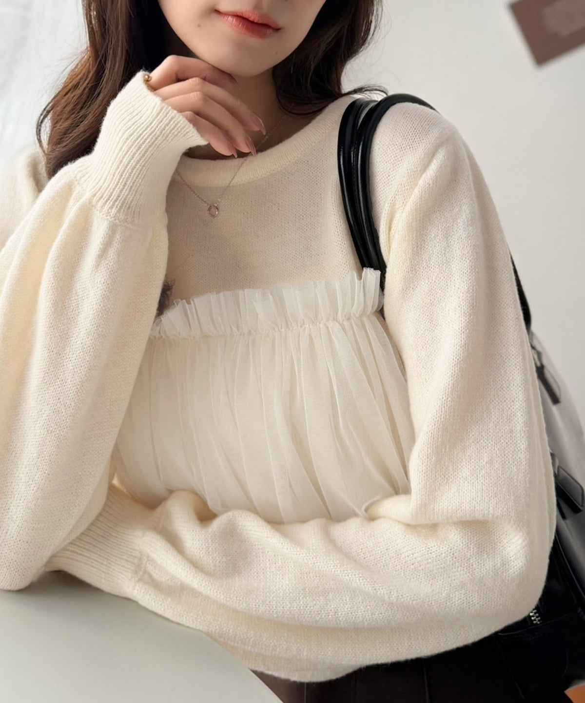《ERIKOさん×クラシカルエルフコラボ》繊細チュールで魅せる。袖ぽわんペプラムニットトップス ce1015118