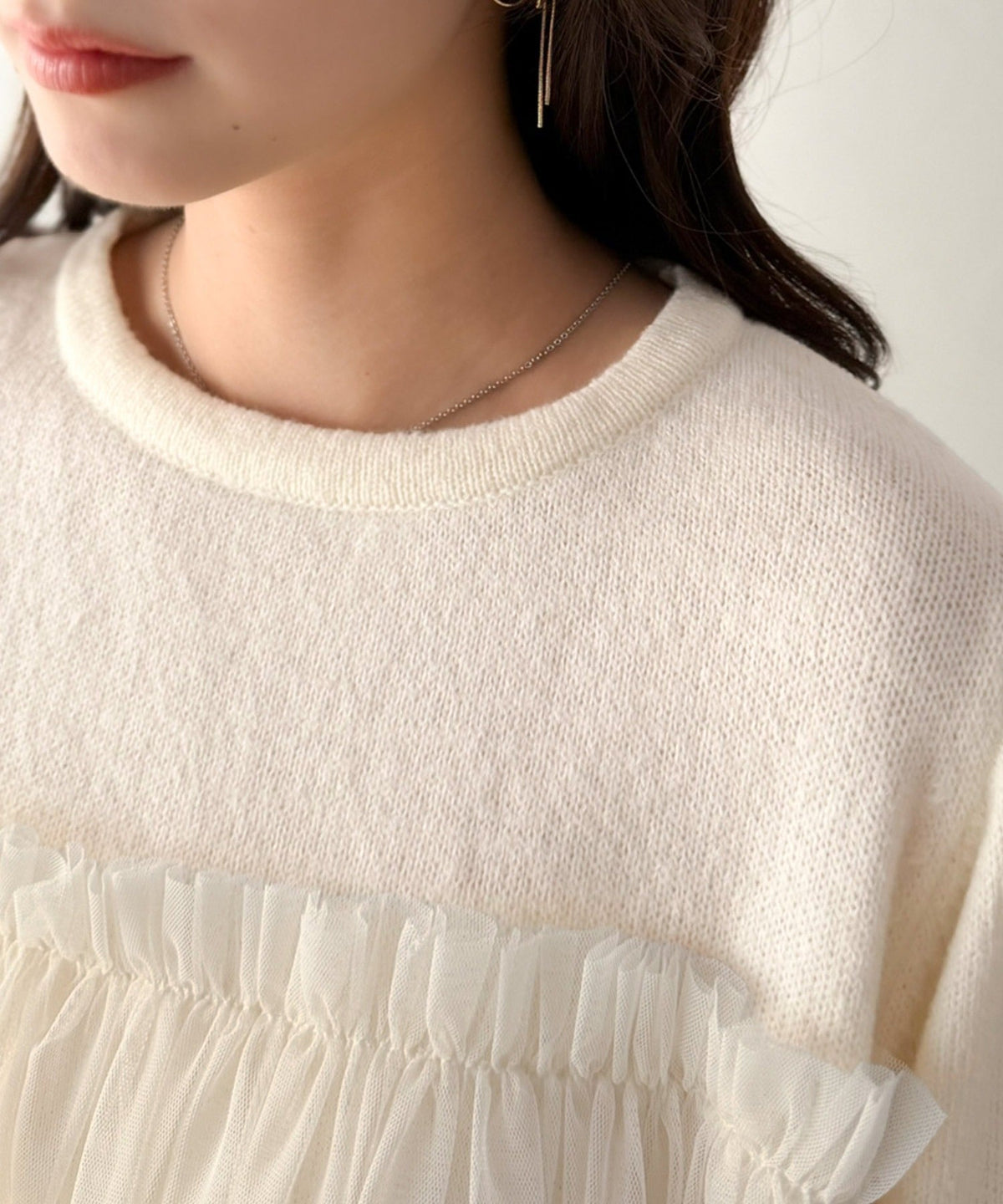 《ERIKOさん×クラシカルエルフコラボ》繊細チュールで魅せる。袖ぽわんペプラムニットトップス ce1015118