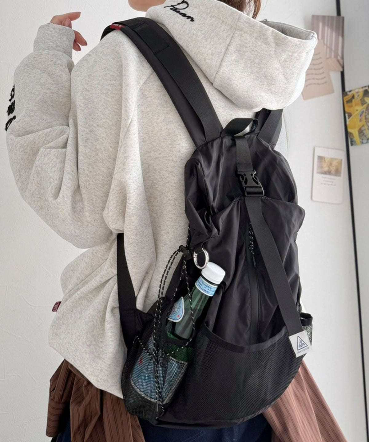 《JaVaジャバコラボ》軽さ、機能、沼すぎる、『ドはまりリュック』メッシュポケット付きエアリーリュックサック（ポケッタブル仕様） jv1070273