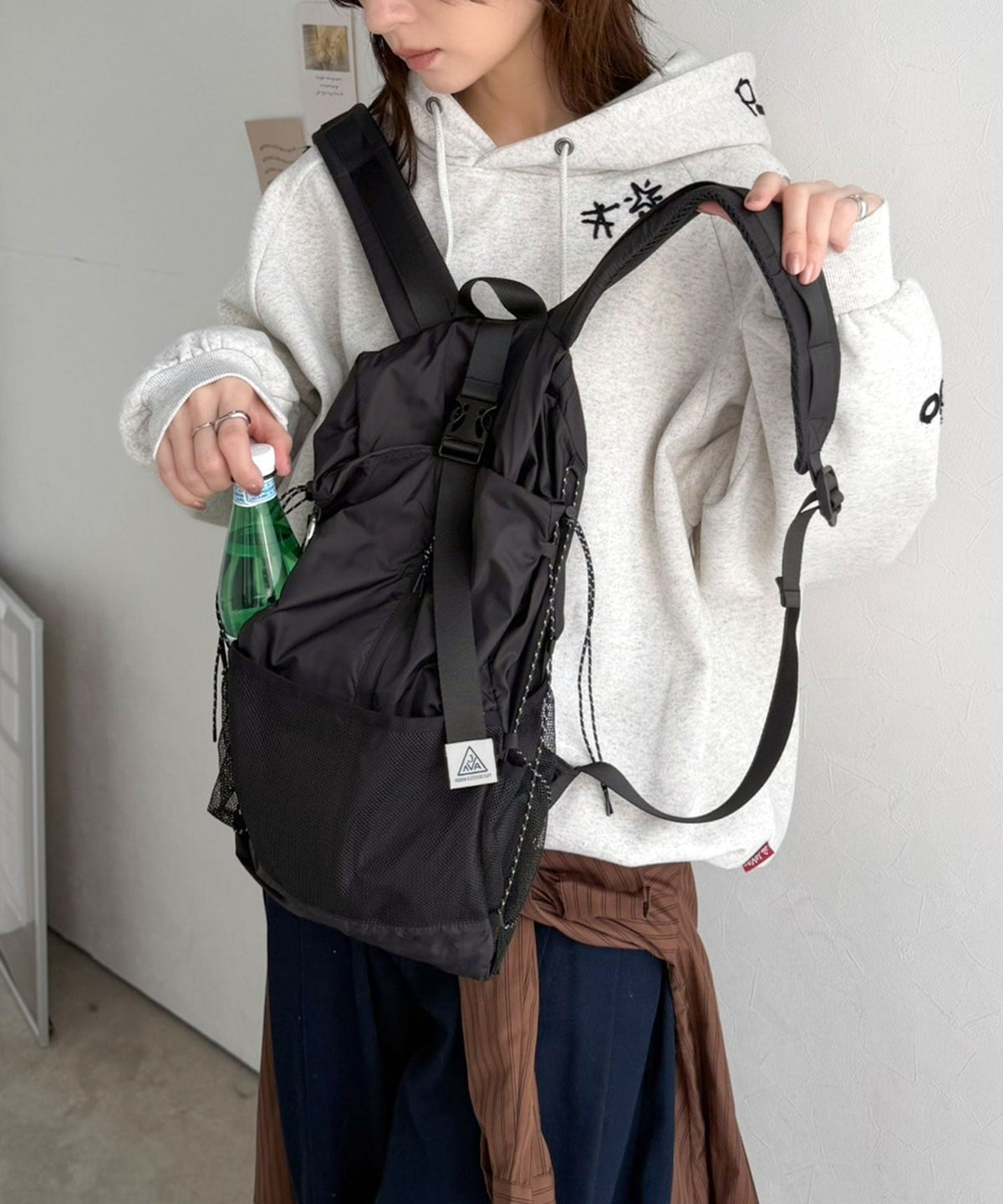 《JaVaジャバコラボ》軽さ、機能、沼すぎる、『ドはまりリュック』メッシュポケット付きエアリーリュックサック（ポケッタブル仕様） jv1070273