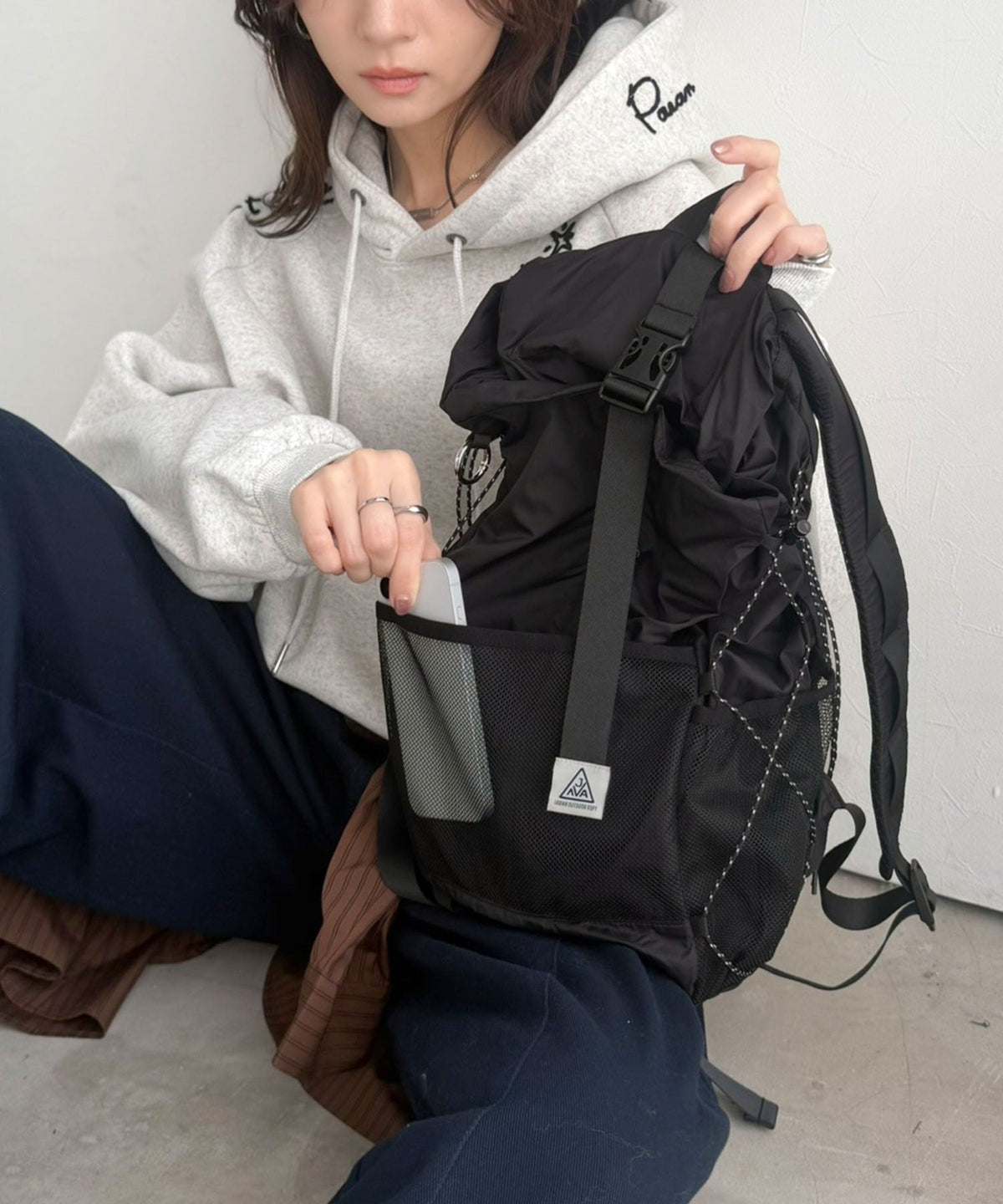 《JaVaジャバコラボ》軽さ、機能、沼すぎる、『ドはまりリュック』メッシュポケット付きエアリーリュックサック（ポケッタブル仕様） jv1070273