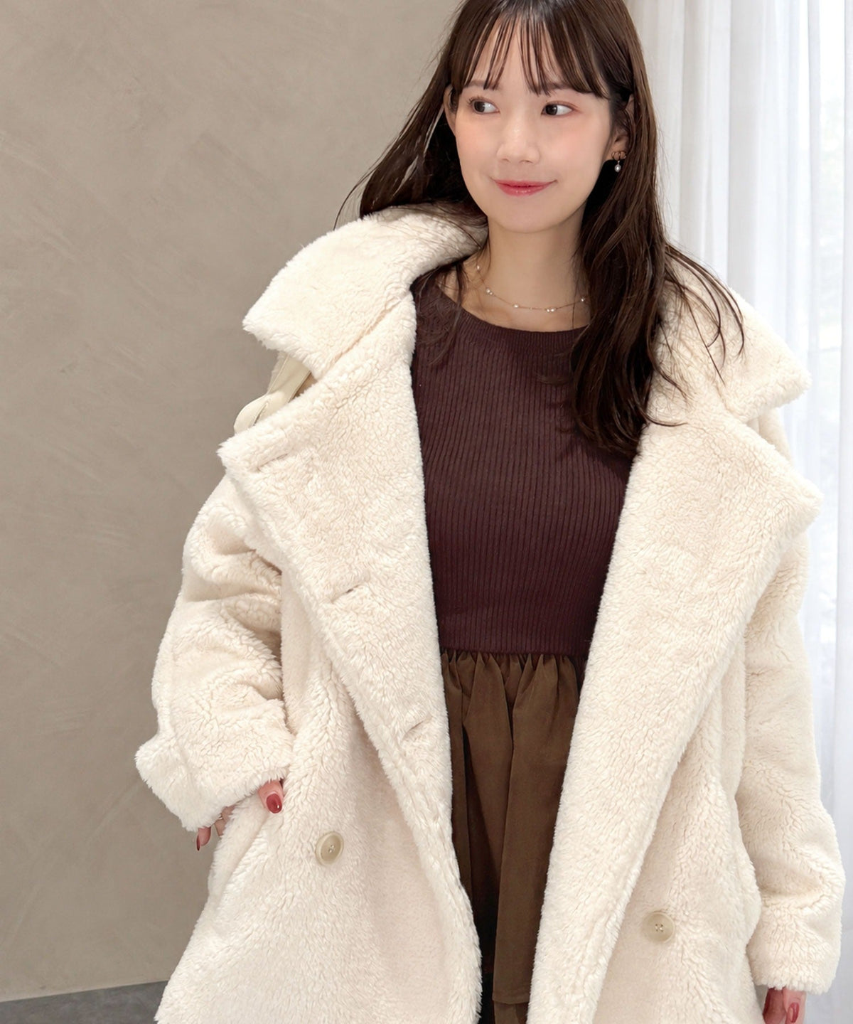 《ERIKOさん×クラシカルエルフコラボ》ふわっと包まれて、首元まで暖かく♪スタンドカラーファーコート（ミドル丈） ce1010650