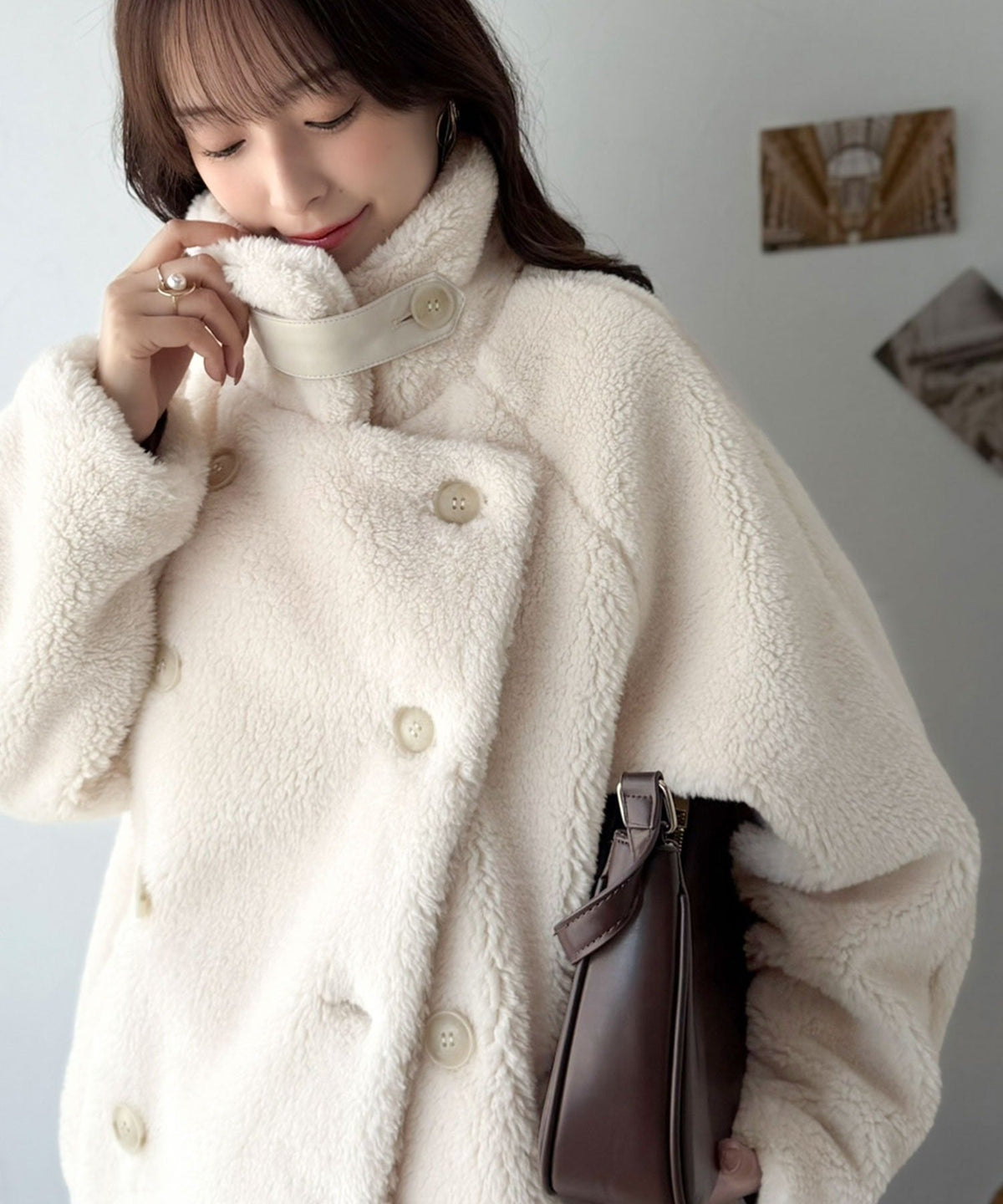 《ERIKOさん×クラシカルエルフコラボ》ふわっと包まれて、首元まで暖かく♪スタンドカラーファーコート（ミドル丈） ce1010650