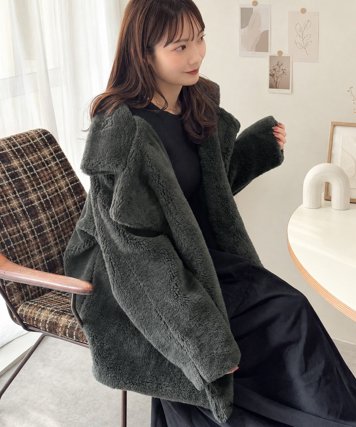《ERIKOさん×クラシカルエルフコラボ》ふわっと包まれて、首元まで暖かく♪スタンドカラーファーコート（ミドル丈） ce1010650