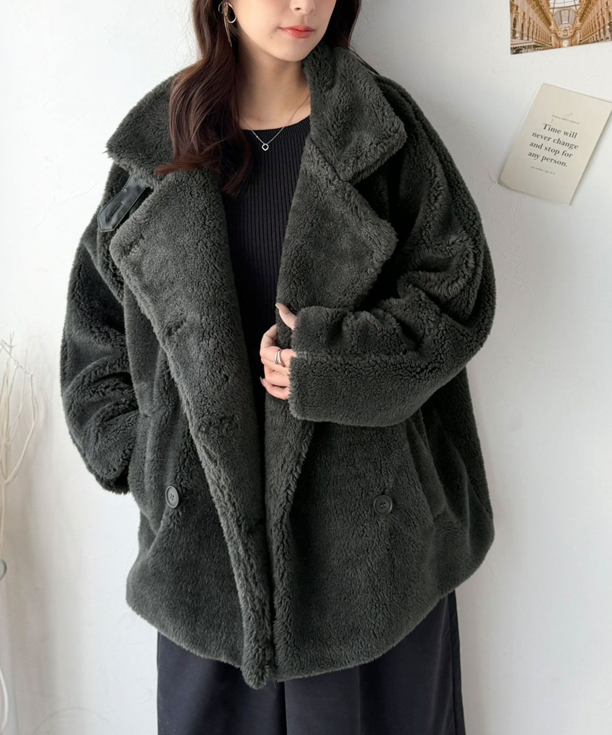《ERIKOさん×クラシカルエルフコラボ》ふわっと包まれて、首元まで暖かく♪スタンドカラーファーコート（ミドル丈） ce1010650