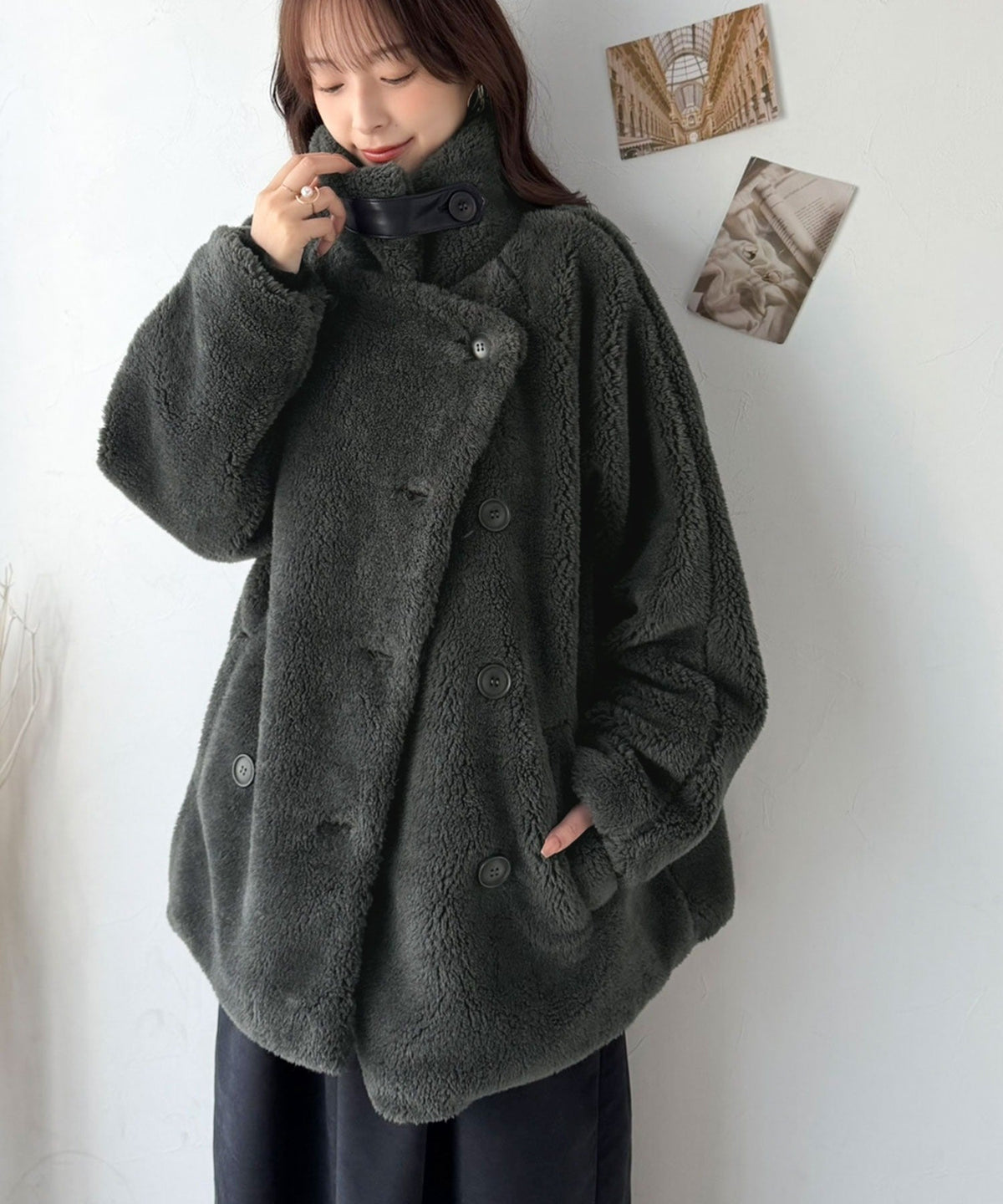 《ERIKOさん×クラシカルエルフコラボ》ふわっと包まれて、首元まで暖かく♪スタンドカラーファーコート（ミドル丈） ce1010650