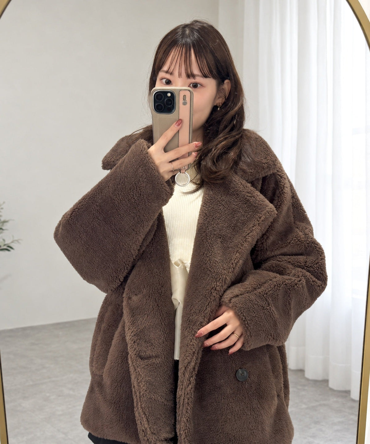 《ERIKOさん×クラシカルエルフコラボ》ふわっと包まれて、首元まで暖かく♪スタンドカラーファーコート（ミドル丈） ce1010650