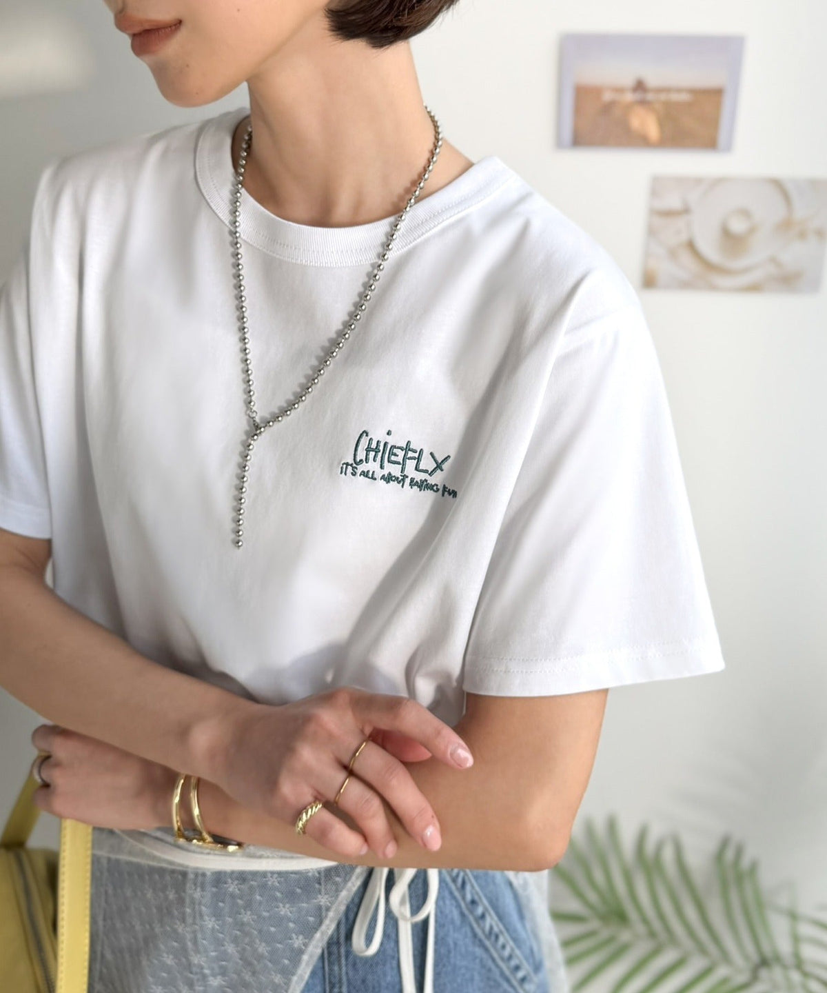 【接触冷感機能付き】背中で魅せる、遊び心とヴィンテージ。コインランドリーバック刺繍Tシャツ（半袖） ce1260549