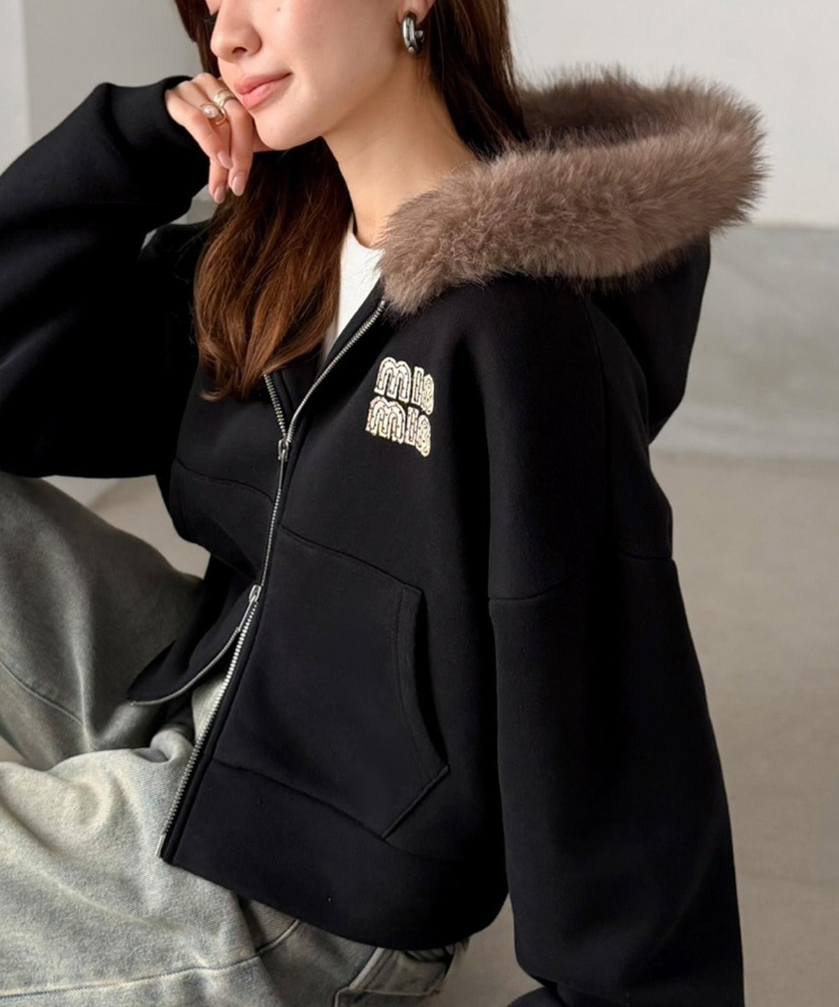 【mily bilet】ラフなのに、盛れ度抜かりなし。ショート丈ファー付きロゴワッペンフードパーカー(裏起毛)(チェック/ドットあり) mi1329119