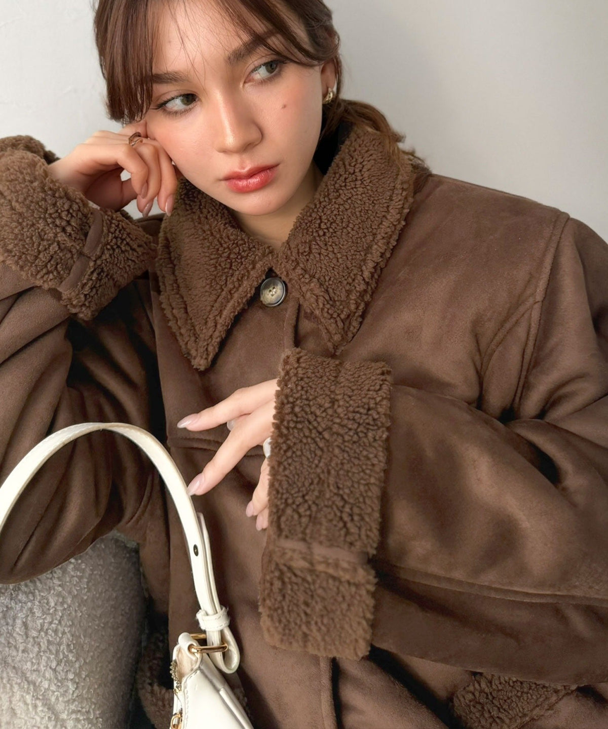 【mily bilet】やわらかな質感、上品なムードでゆったり羽織る。フェイクムートンジャケット mi1329110