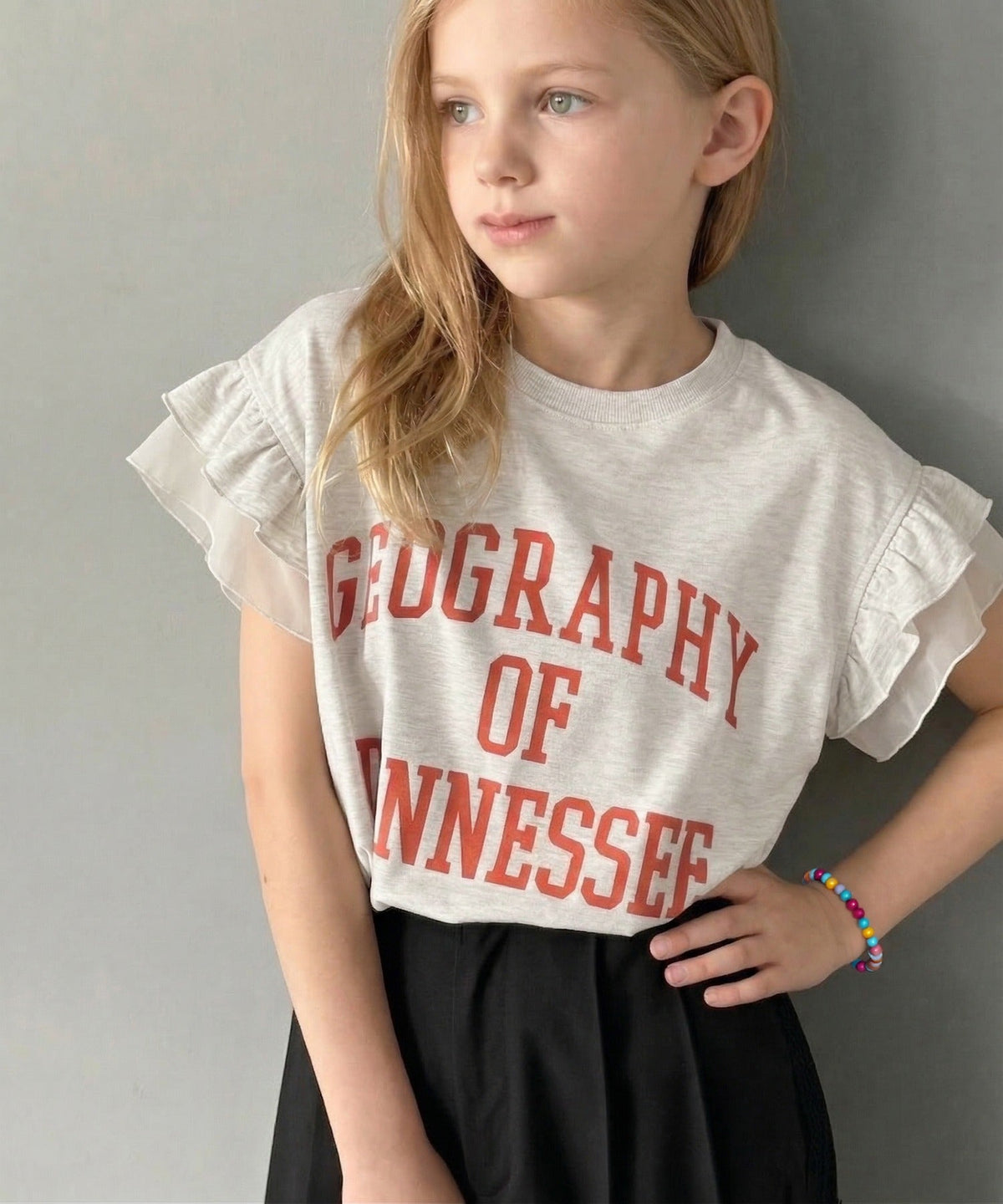【mily bilet】【キッズ】 親子リンクコーデ可能◎ダブルフリル袖カレッジライクロゴゆるTシャツ mk1329036