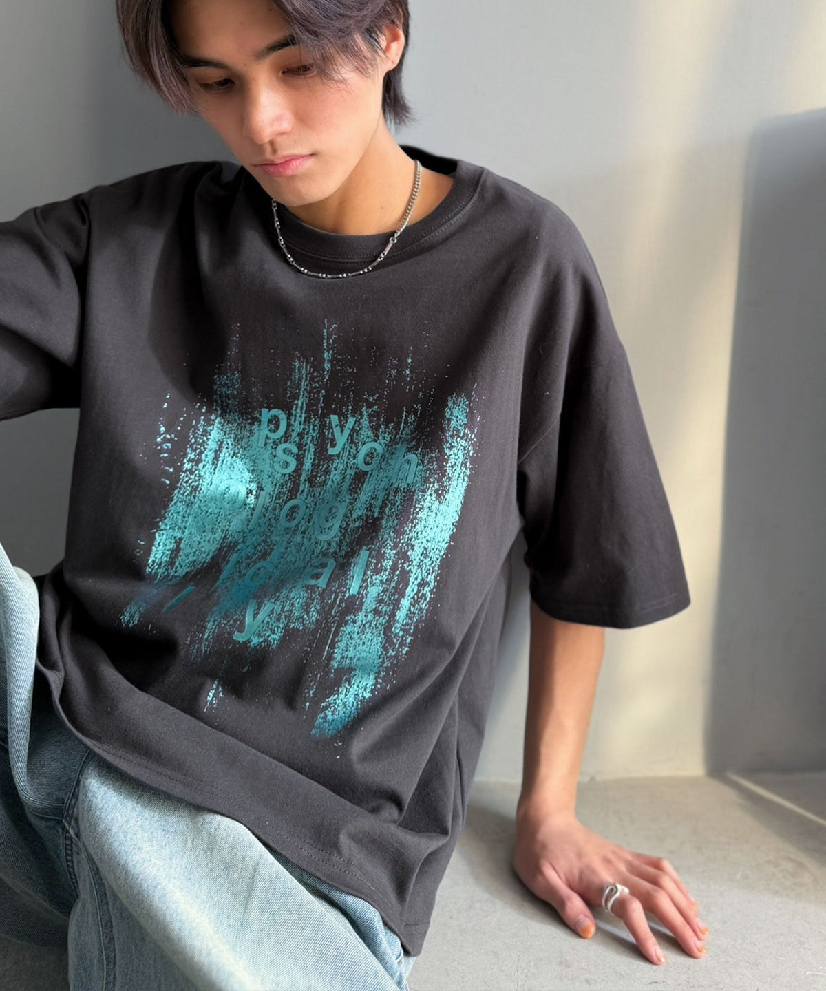 無地じゃ足りない、そんな日に！コットン100% グリッチノイズ箔プリントTシャツ／Glitch Noise Foil Print T-Shirt co1320011