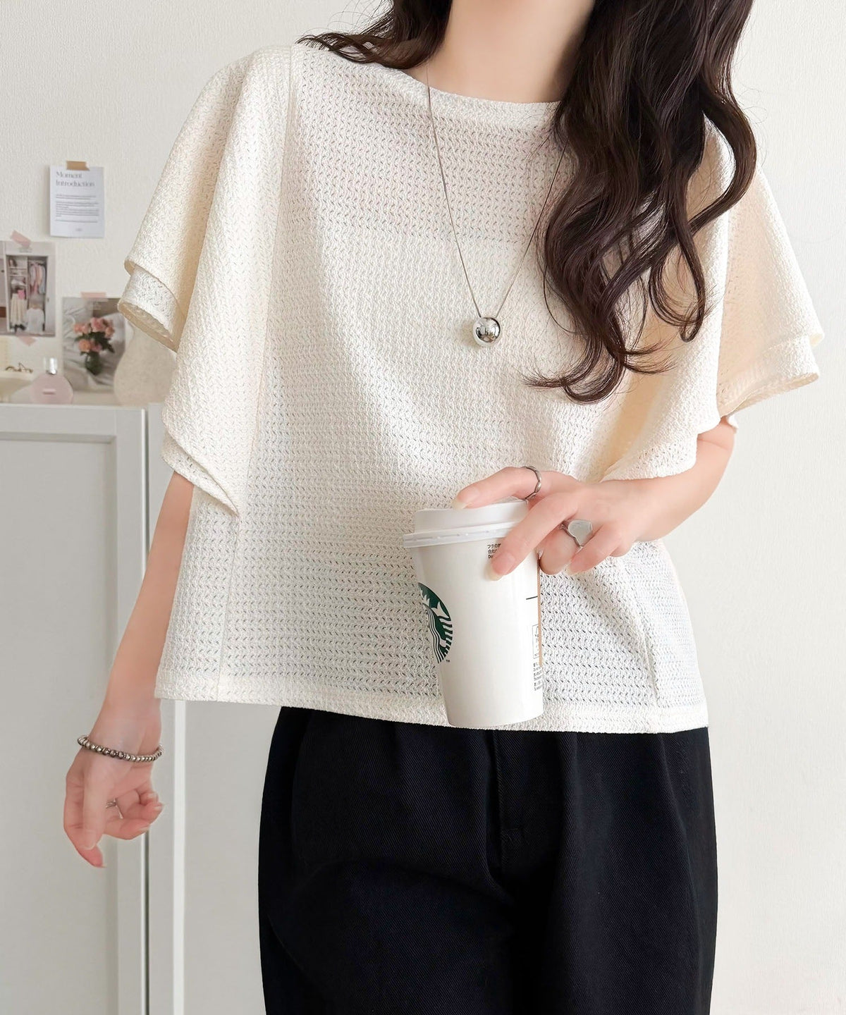 一枚で“きれい可愛い”が完成！レースジャガードフリルスリーブTシャツ ce1110173