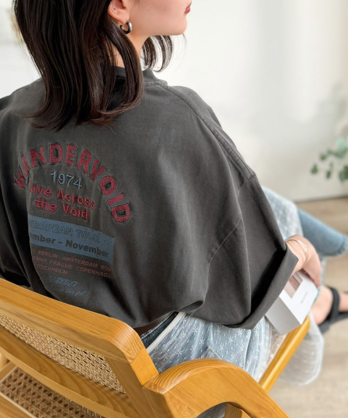 《JaVaジャバコラボ》配色で遊ぶ！大人カジュアルの決定版。綿100％ツアーロゴTシャツ (半袖) jv1329087