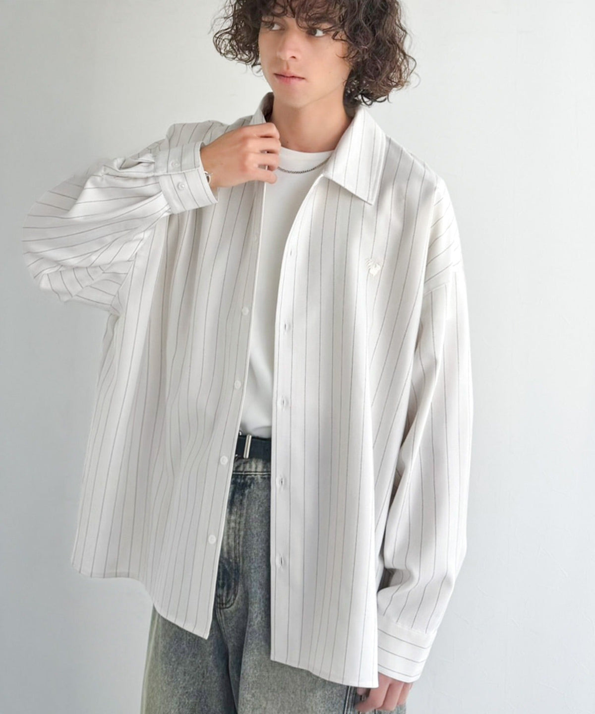 【Classical Origin】「大人のさりげなさ。」刺繍入りストライプ柄オーバーサイズシャツ（長袖）/Embroidered Stripe Pattern Oversized Shirt co1010023