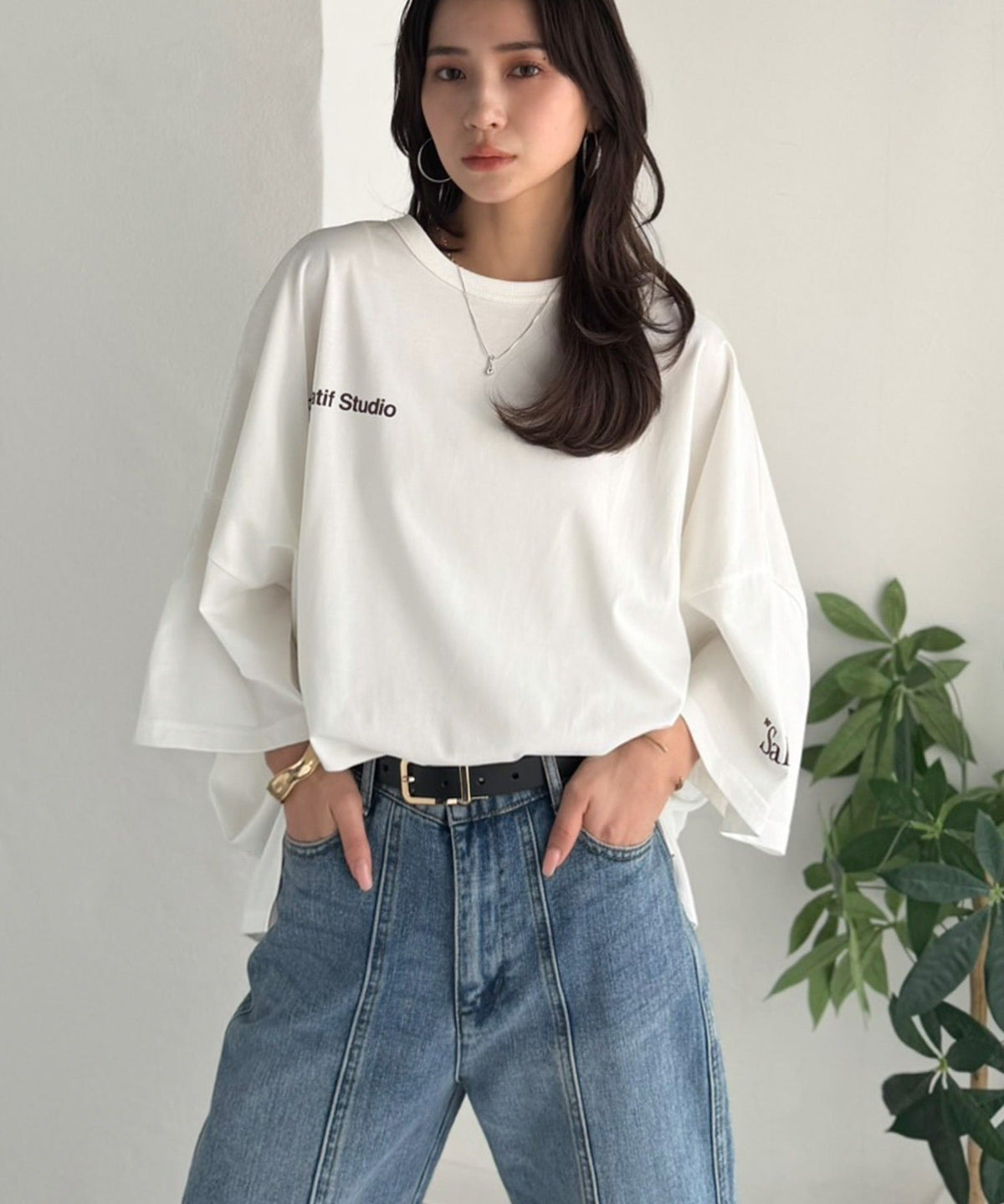 【接触冷感・吸水速乾機能付き】配色ロゴに秘める、大人の遊び心。フロッキーロゴ付きオーバーシルエットTシャツ（半袖） ce1330076