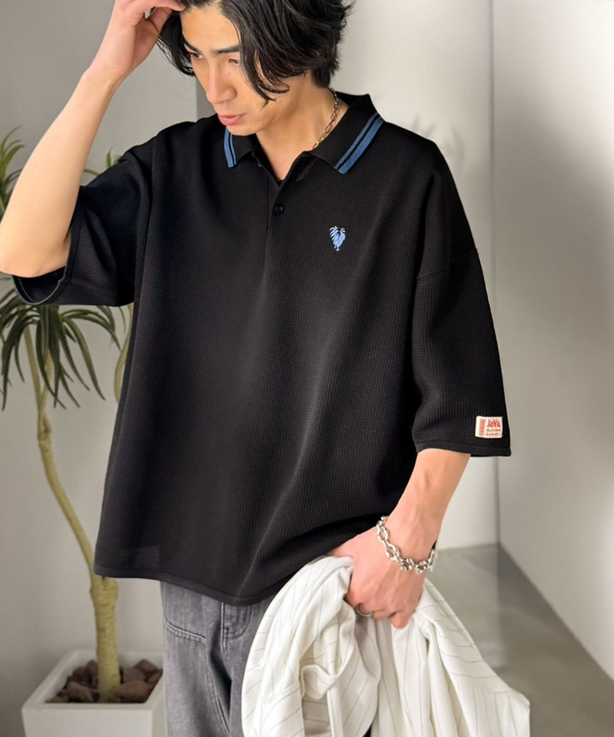 《JaVaジャバコラボ》軽くて涼しくてアイロン要らず！ワンポイント刺繍入り 襟ライン配色 サマーニットポロシャツ（半袖） jo1250001