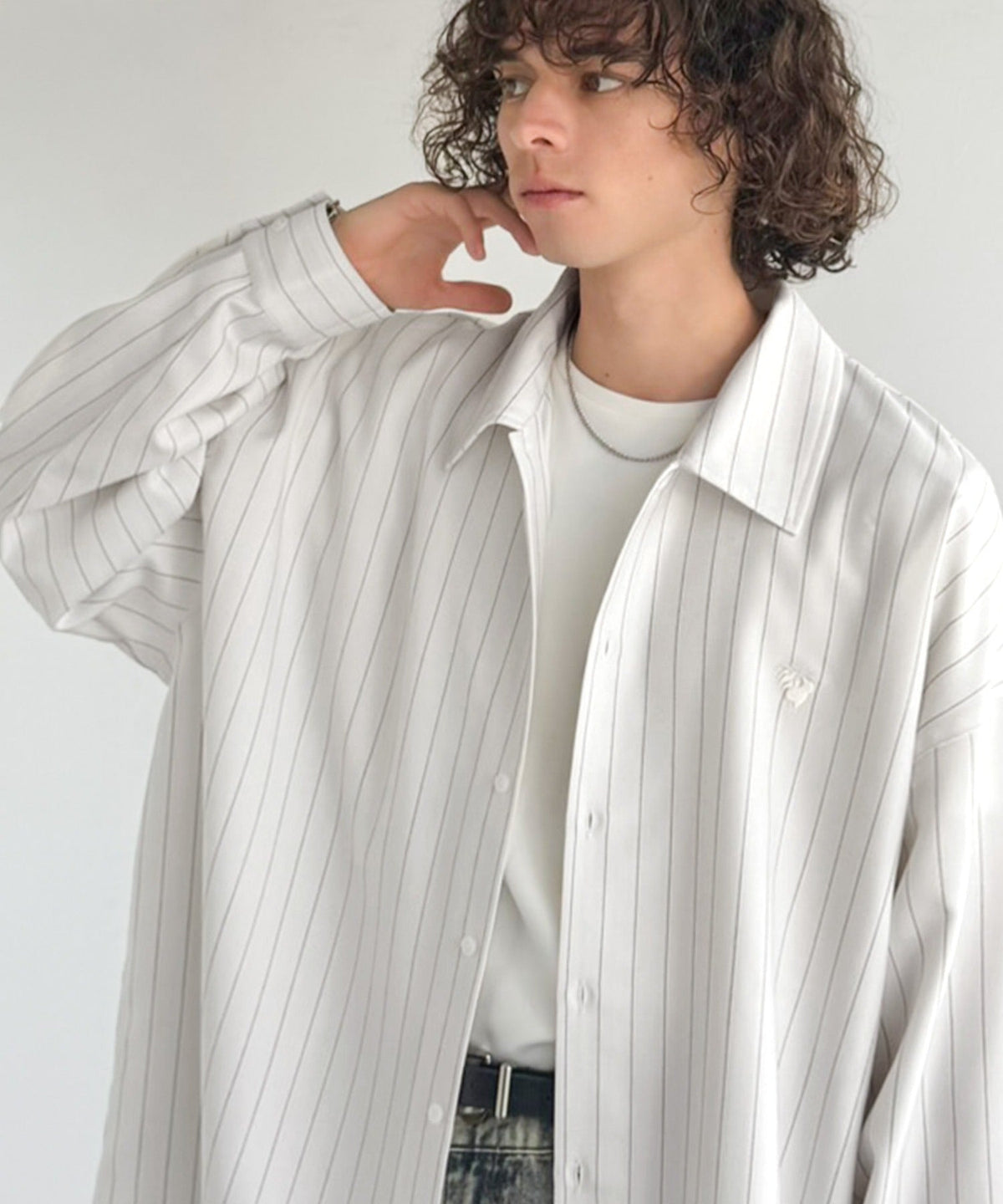 【Classical Origin】「大人のさりげなさ。」刺繍入りストライプ柄オーバーサイズシャツ（長袖）/Embroidered Stripe Pattern Oversized Shirt co1010023