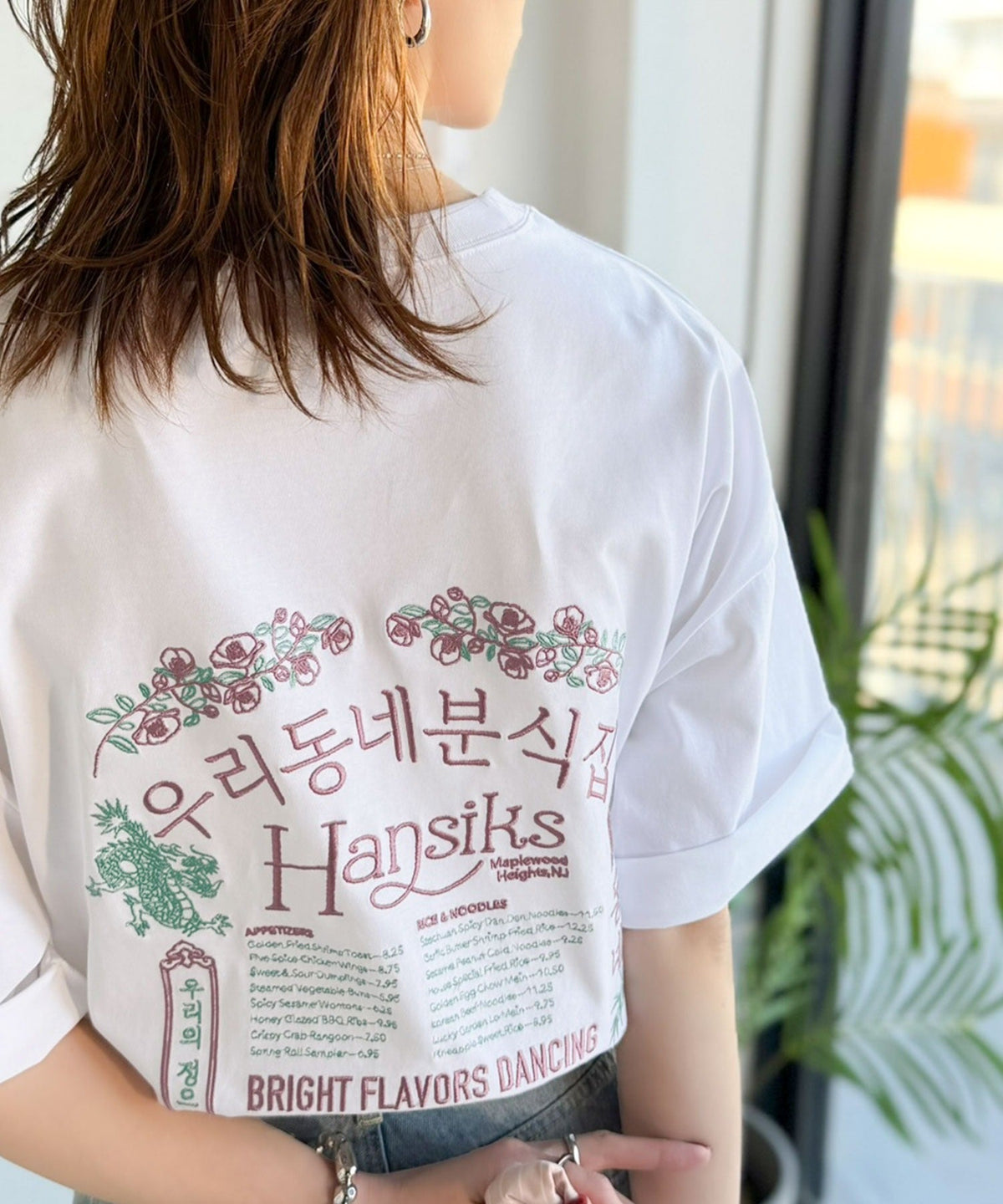 《JaVaジャバコラボ》バック刺繍が主役の一枚♪オーバーサイズ ハングル刺繍バックプリントビッグTEE jv1260552