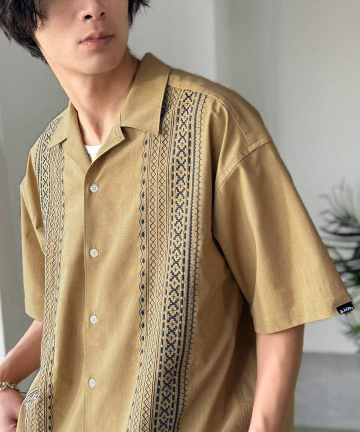 《JaVaジャバコラボ》周りと差がつく総刺繍！リラックスシルエット 清涼リネンライク素材 オープンカラー キューバシャツ（半袖） jo1320017