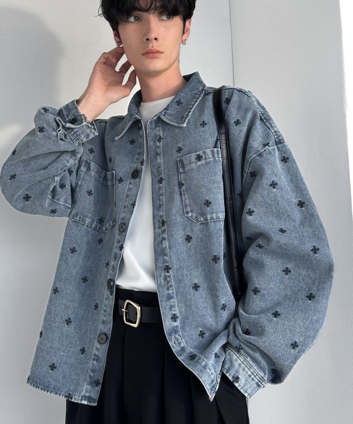 「シンプル以上、主張しすぎない存在感。」総柄刺繍デニムシャツジャケット／All-Over Embroidered Denim Shirt Jacket co1010050