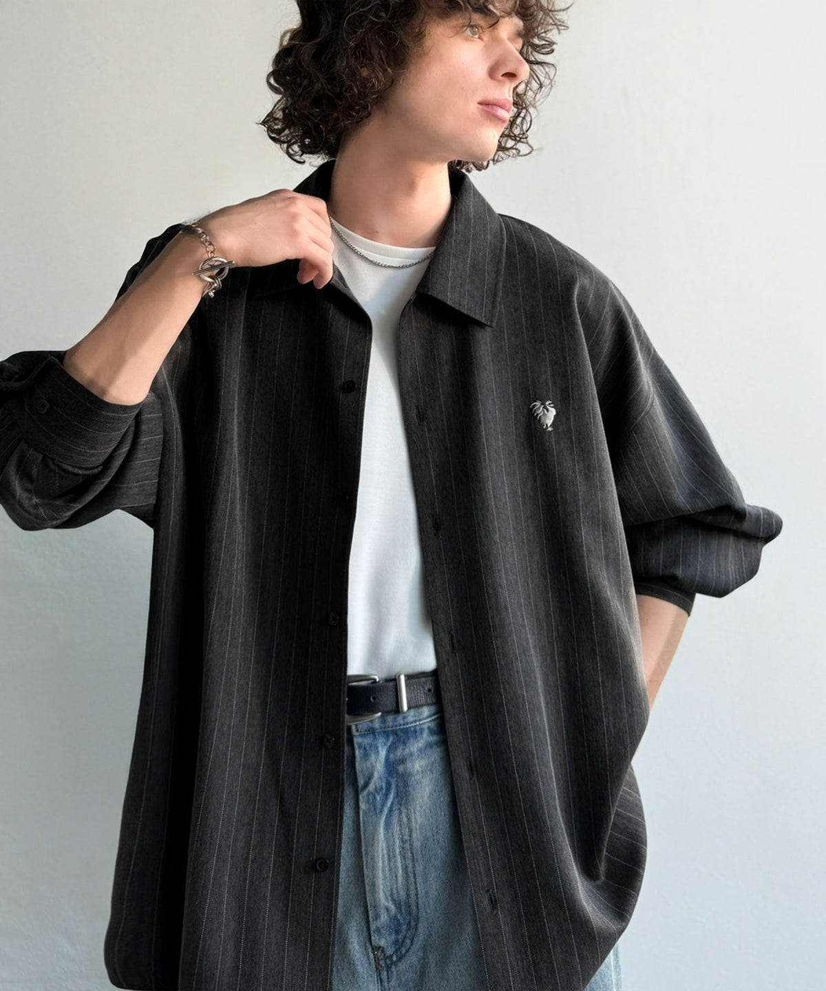 【Classical Origin】「大人のさりげなさ。」刺繍入りストライプ柄オーバーサイズシャツ（長袖）/Embroidered Stripe Pattern Oversized Shirt co1010023